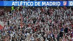 Proponen multas de 20.000 euros para Atlético y Sevilla por el lanzamiento masivo de rollos de papel