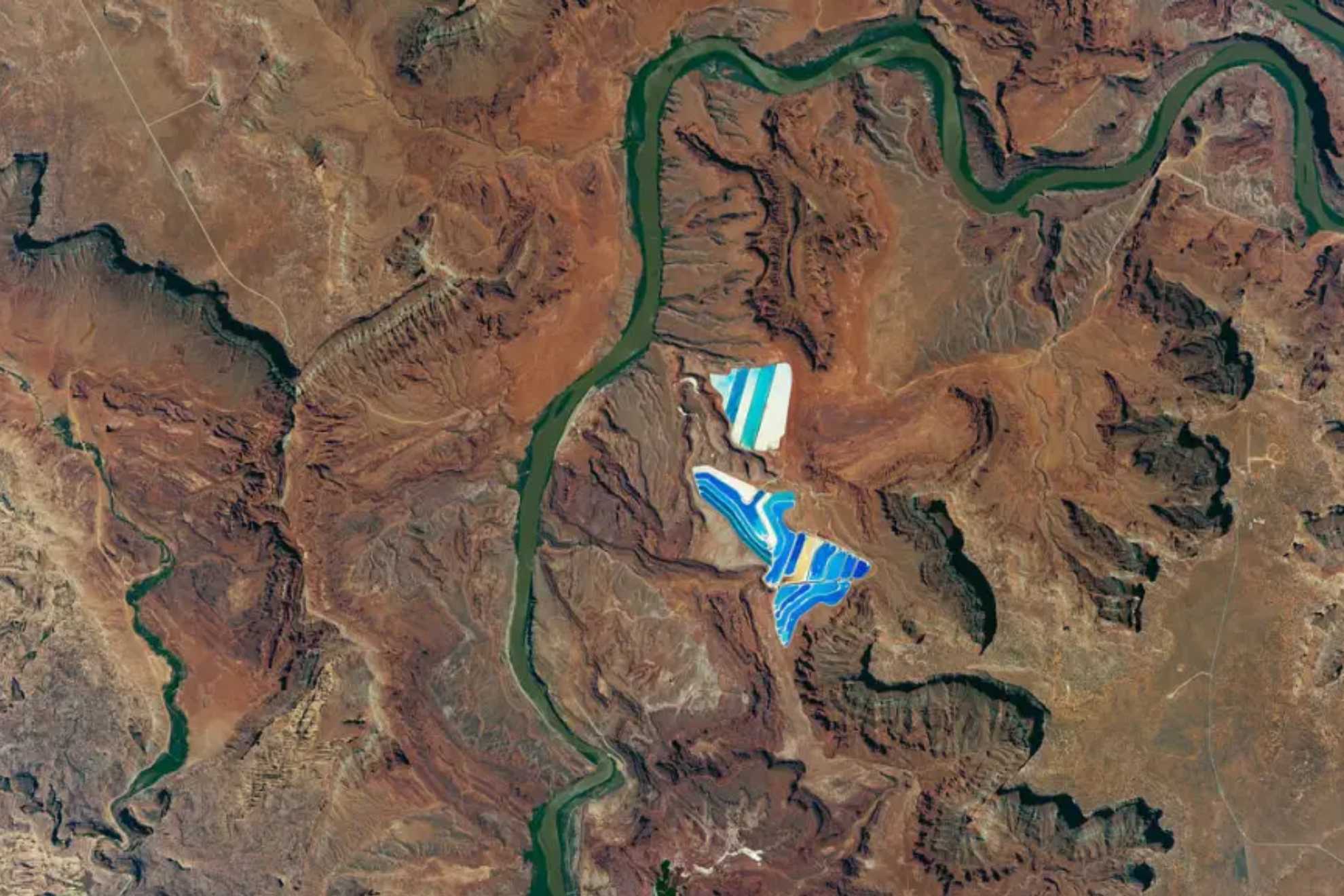 Ni un resort ni un oasis: el sorprendente secreto detrás de estas piscinas azules vistas desde el espacio