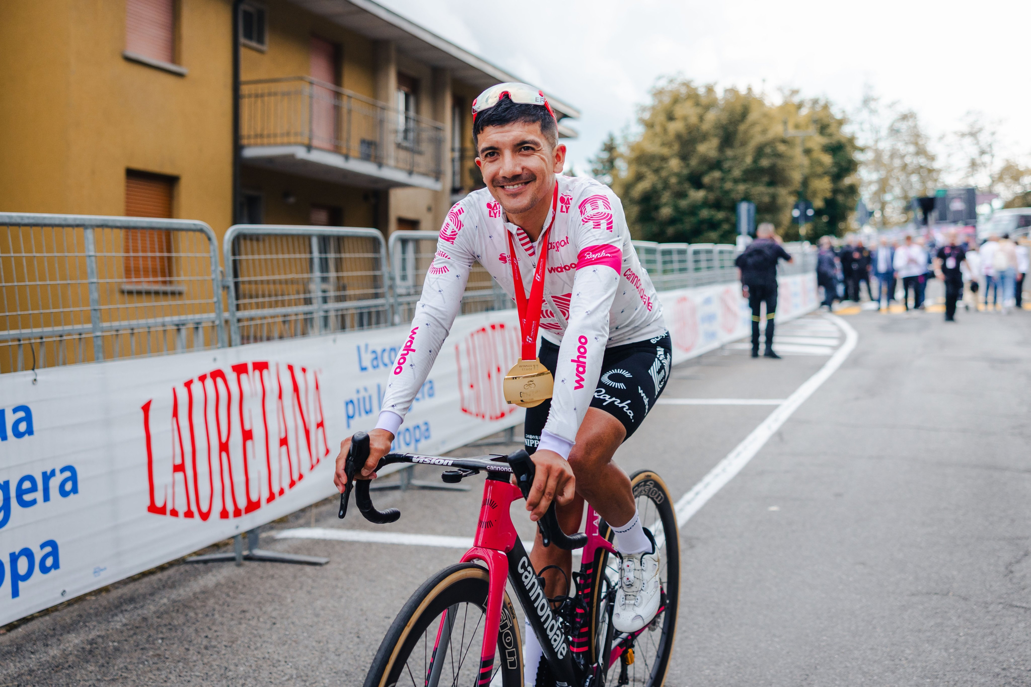 Carapaz apunta al Tour: volverá a competir en el Tour de Suiza o Ruta de Occitania
