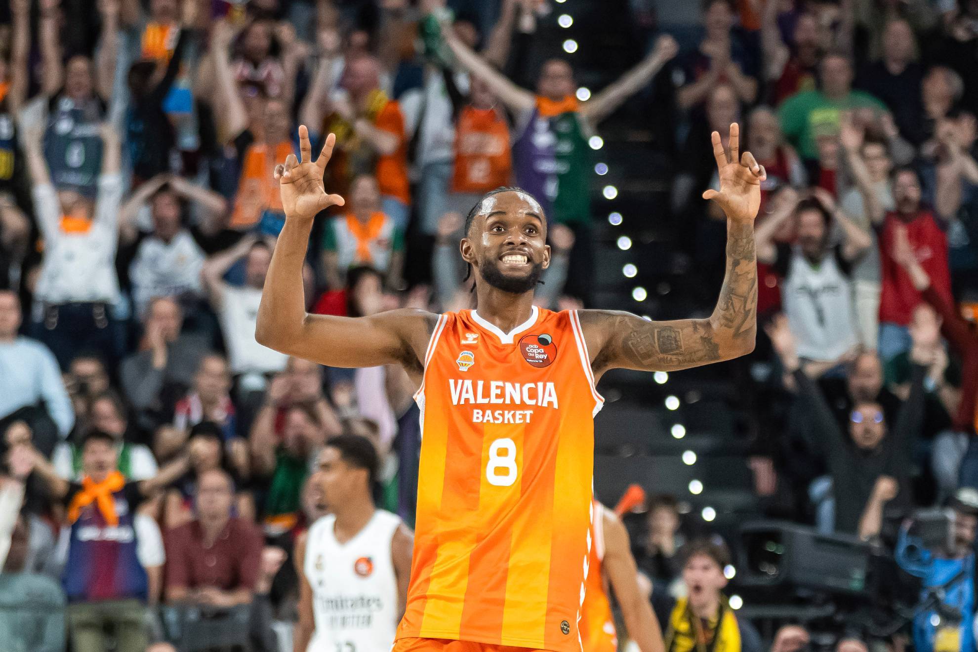 Pelotazo del campeón: el Olympiacos celebra la Euroliga fichando a Jean Montero