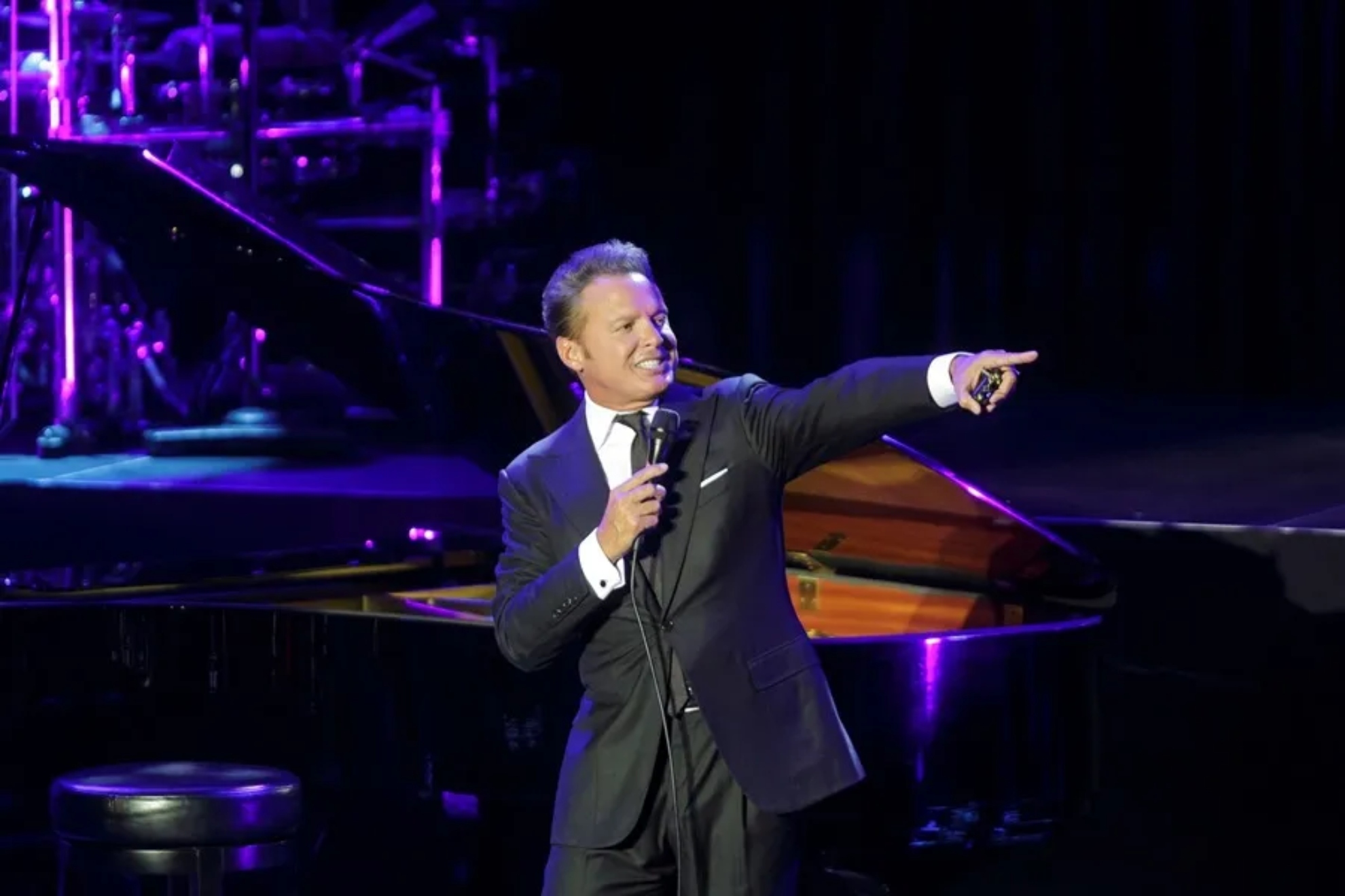 Luis Miguel vive un momento tenso tras lo que le pide la que fuera su asistenta tras 10 años juntos: "Responderá en los tribunales"