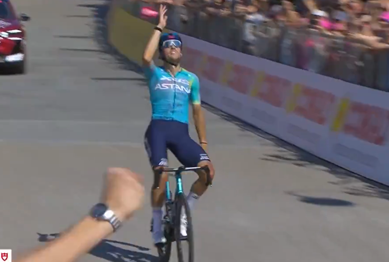Bettiol remata desde la fuga y prolonga en Verbania el idilio de Astana en este Giro