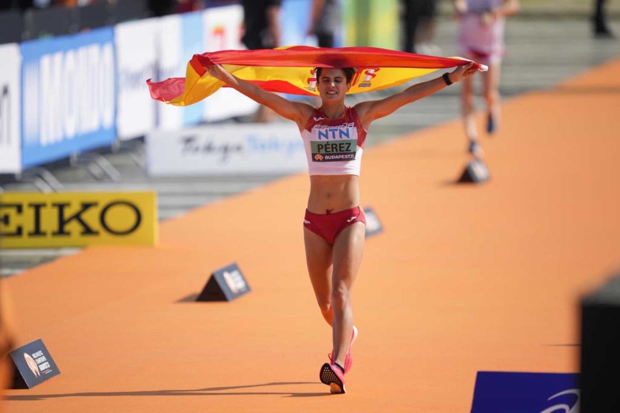 María Pérez, al frente de la élite mundial en el GP Cantones de La Coruña