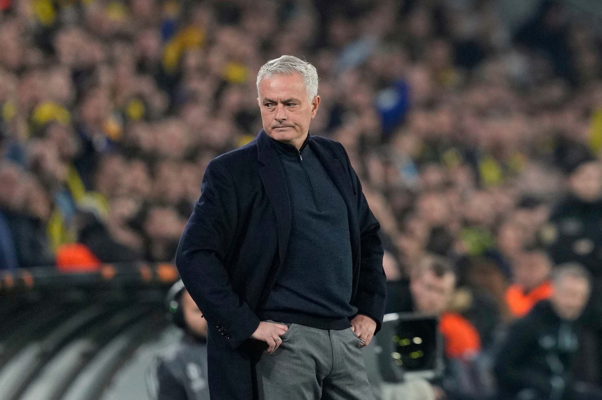 Jos� Mourinho, en la banda.