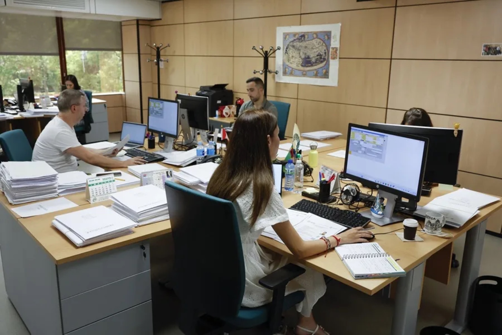 La burocracia continúa siendo un quebradero de cabeza para las empresas: los costes se disparan a 5.500 euros por trabajador al año