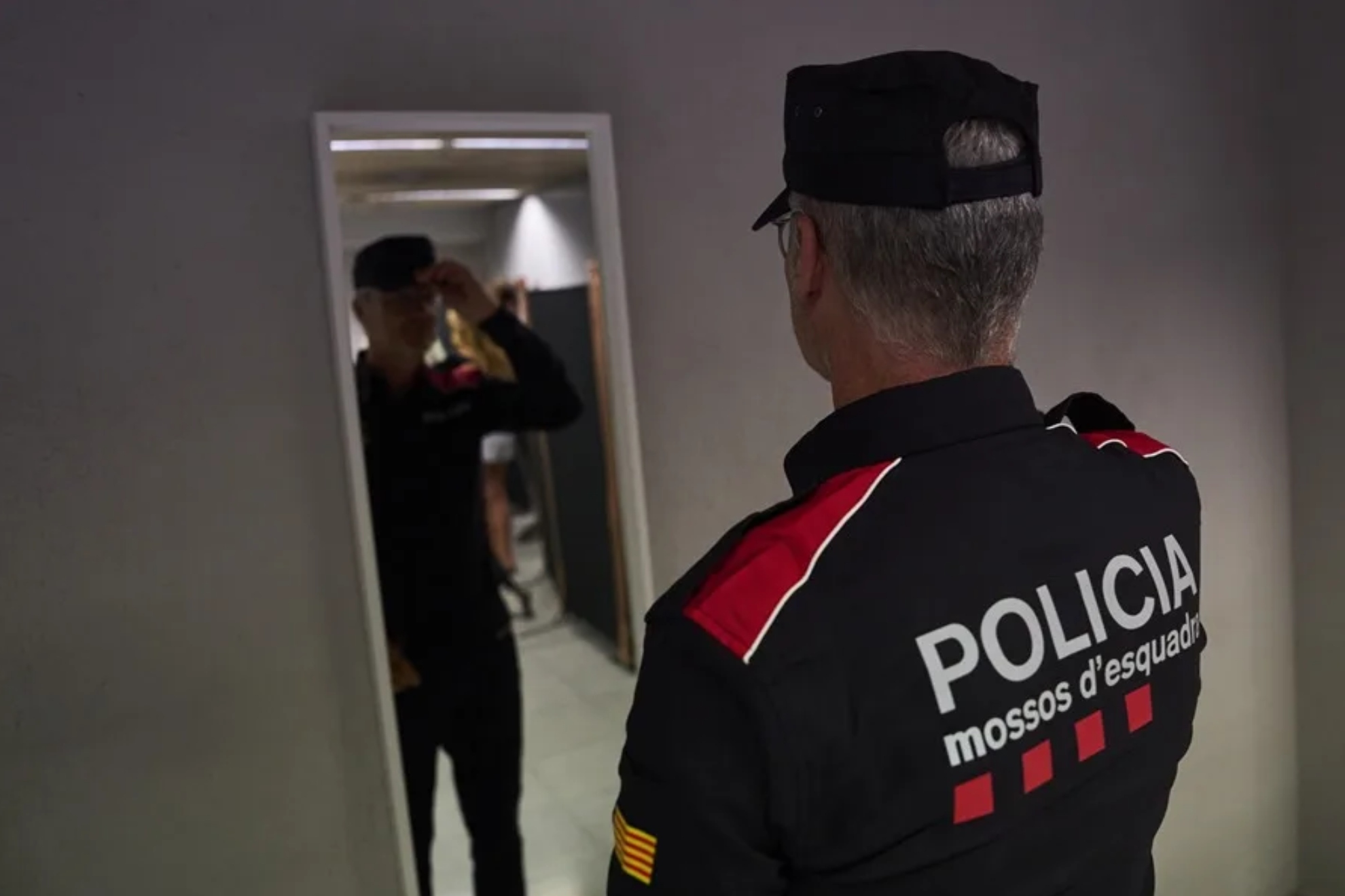 Denuncian el supuesto abuso de dos policías de Manresa en la detención de un menor de 13 años: “Está sangrando”