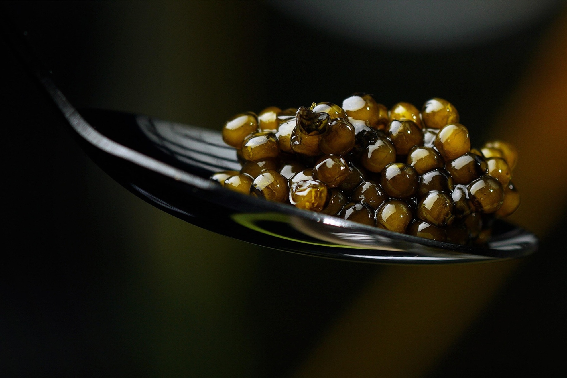 Un experto en caviar revela el mejor complemento para su deguste: “Lo importante es que el producto lo acompañe sin anularlo”