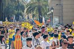 Miles de valencianistas toman la calle contra Peter Lim en la previa del Valencia-Barcelona
