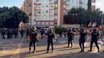 Tensión en Mestalla: cargas antes del partido Valencia - Barcelona
