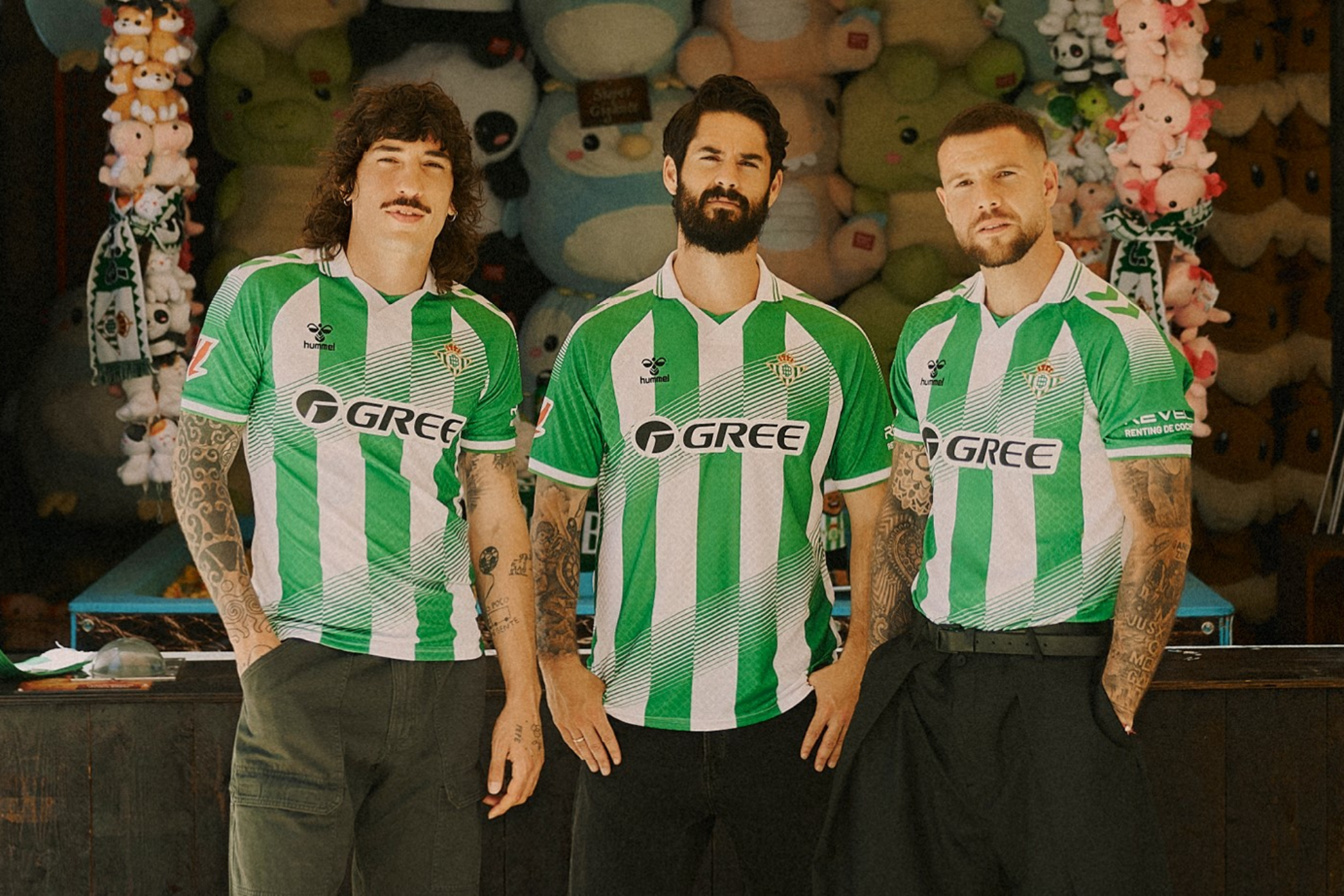 El Betis presenta sus equipaciones para la temporada 2026-27 en la que regresa a la Champions