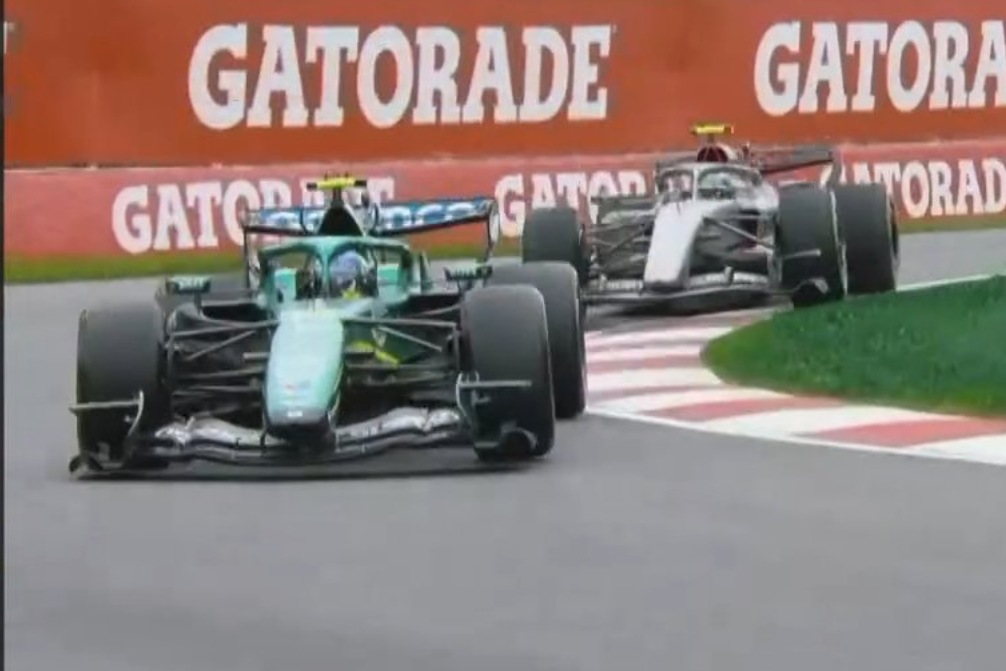 Alonso, una salida mágica: ¡nueve posiciones en cuatro vueltas!