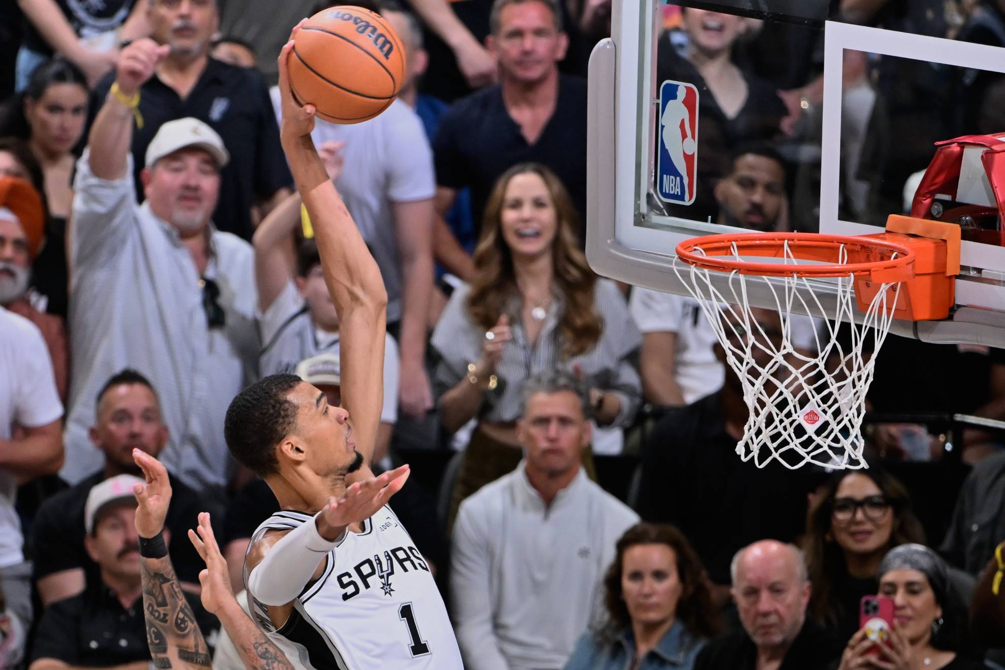 Marcianada de Wembanyama para desactivar a Shai y secar a los Thunder: los Spurs ponen el 2-2