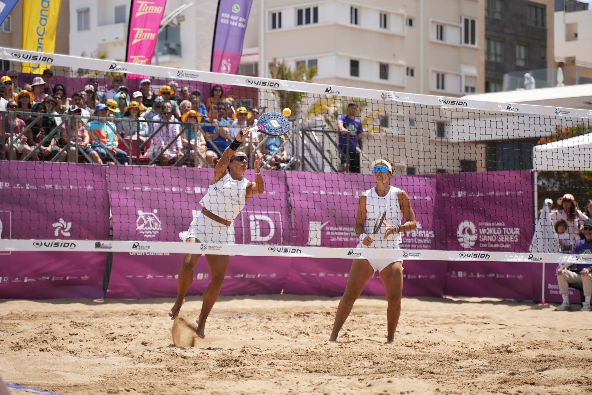 Casadei - Costa y Gianotti - Spoto triunfan en la arena de Las Canteras