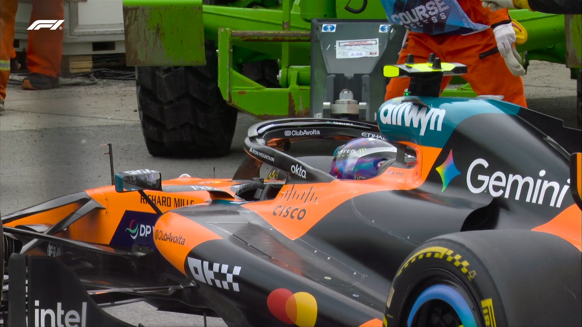 Nueva debacle de McLaren, pese a las mejoras