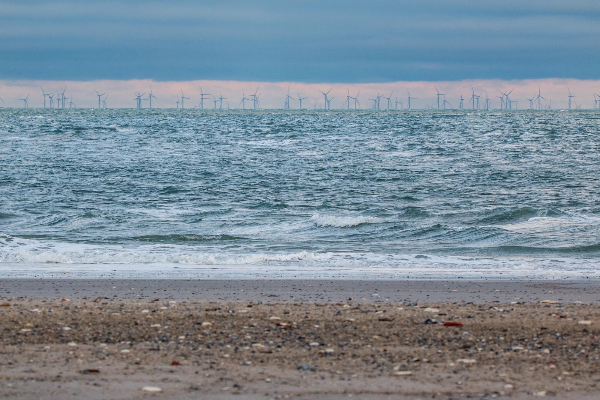 Tiene solo 15 años, pero ha construido un dispositivo capaz de dar energía a hogares que viven en zonas remotas a partir de las corrientes oceánicas