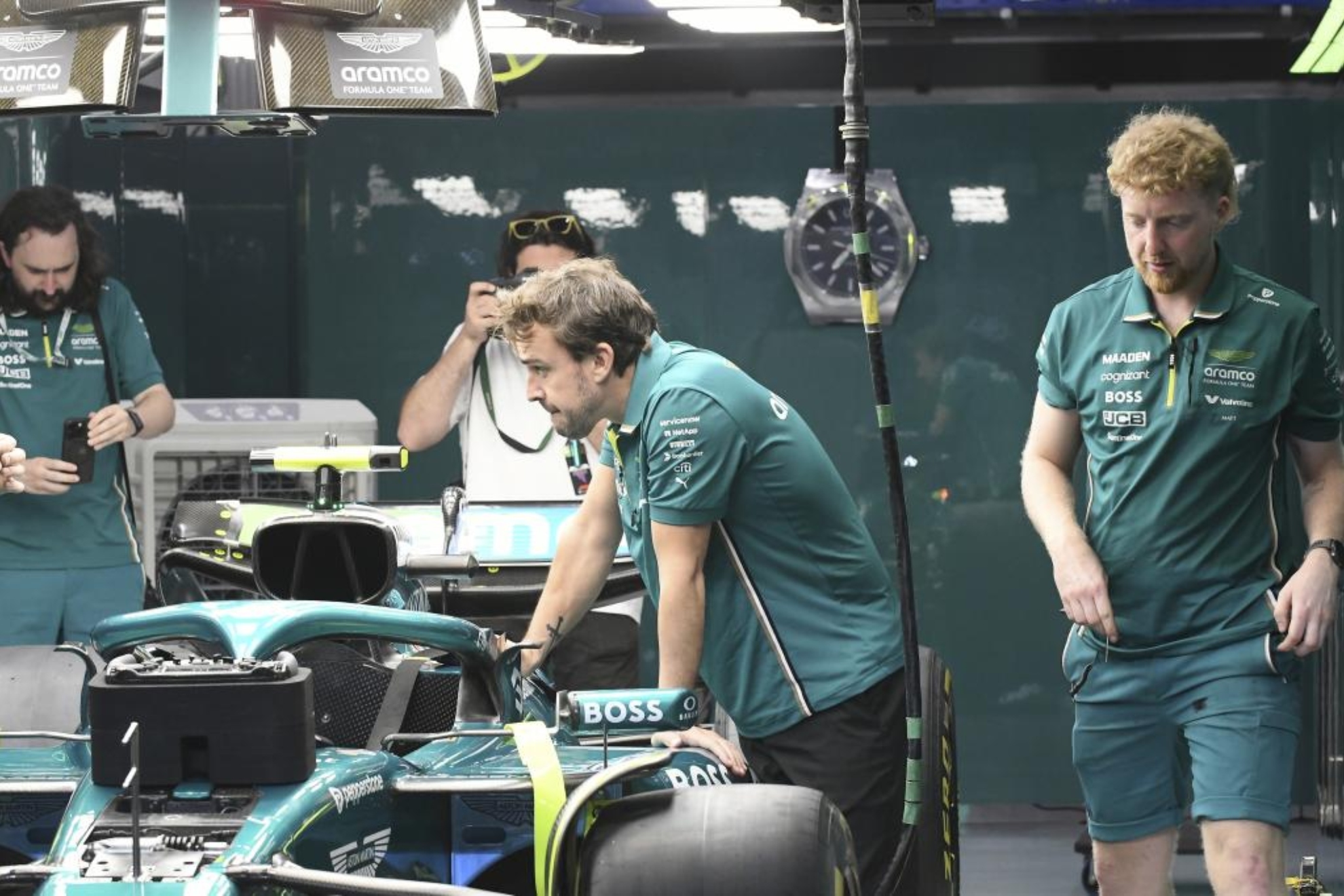 Aston Martin cree que fue "demasiado lejos" con el asiento de Alonso