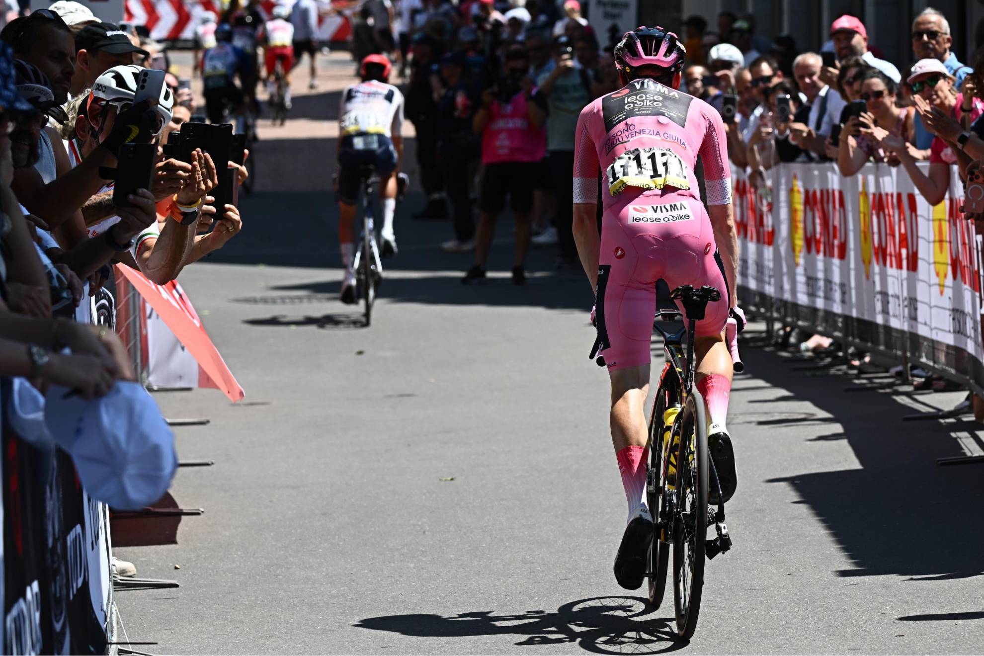 Jonas Vingegaard: "Quería ganar con la maglia rosa, veremos qué podemos hacer en lo que queda"