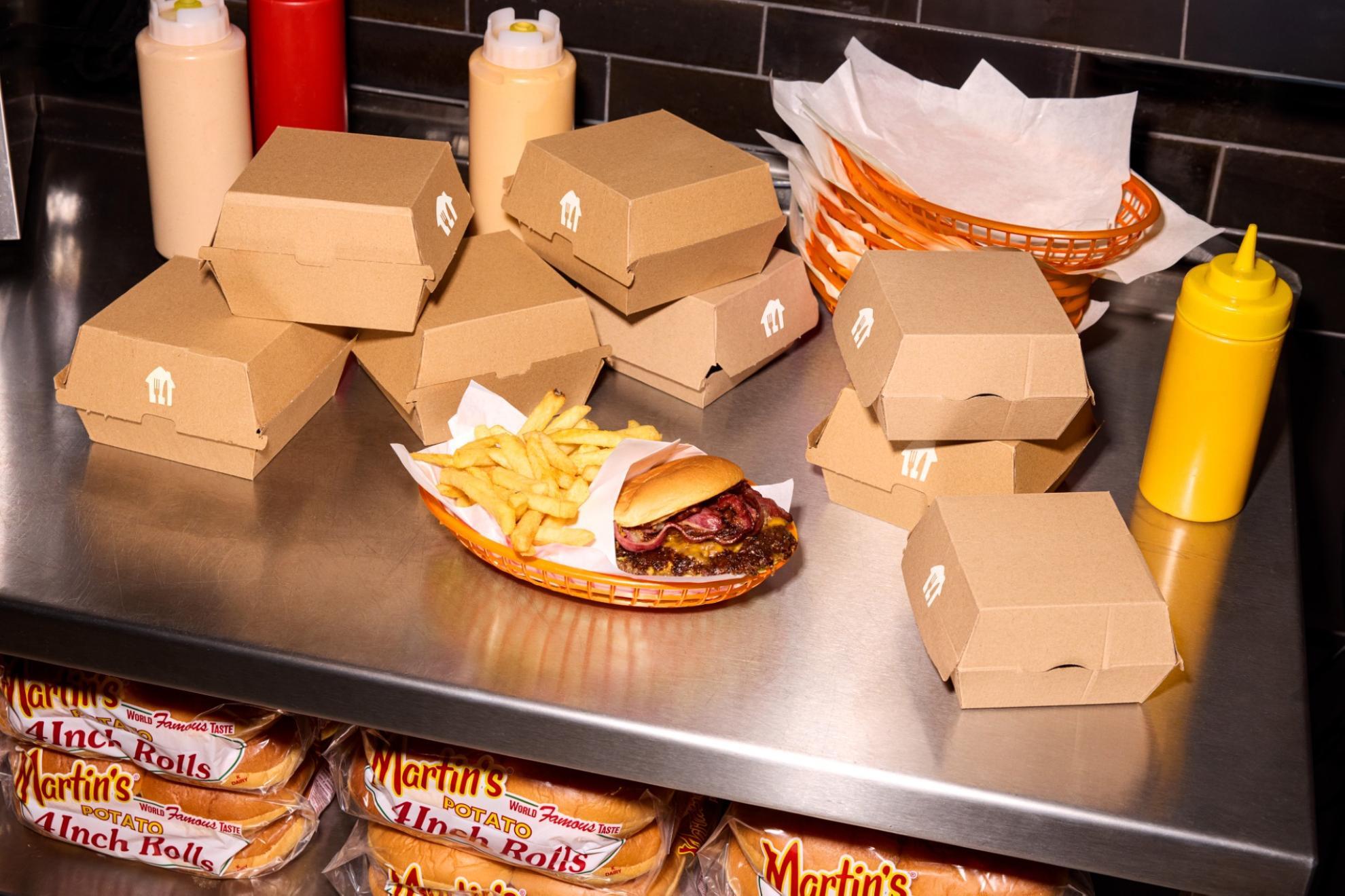 El pepinillo divide a los españoles en la hamburguesa: solo un 35% de los consumidores considera imprescindible este ingrediente