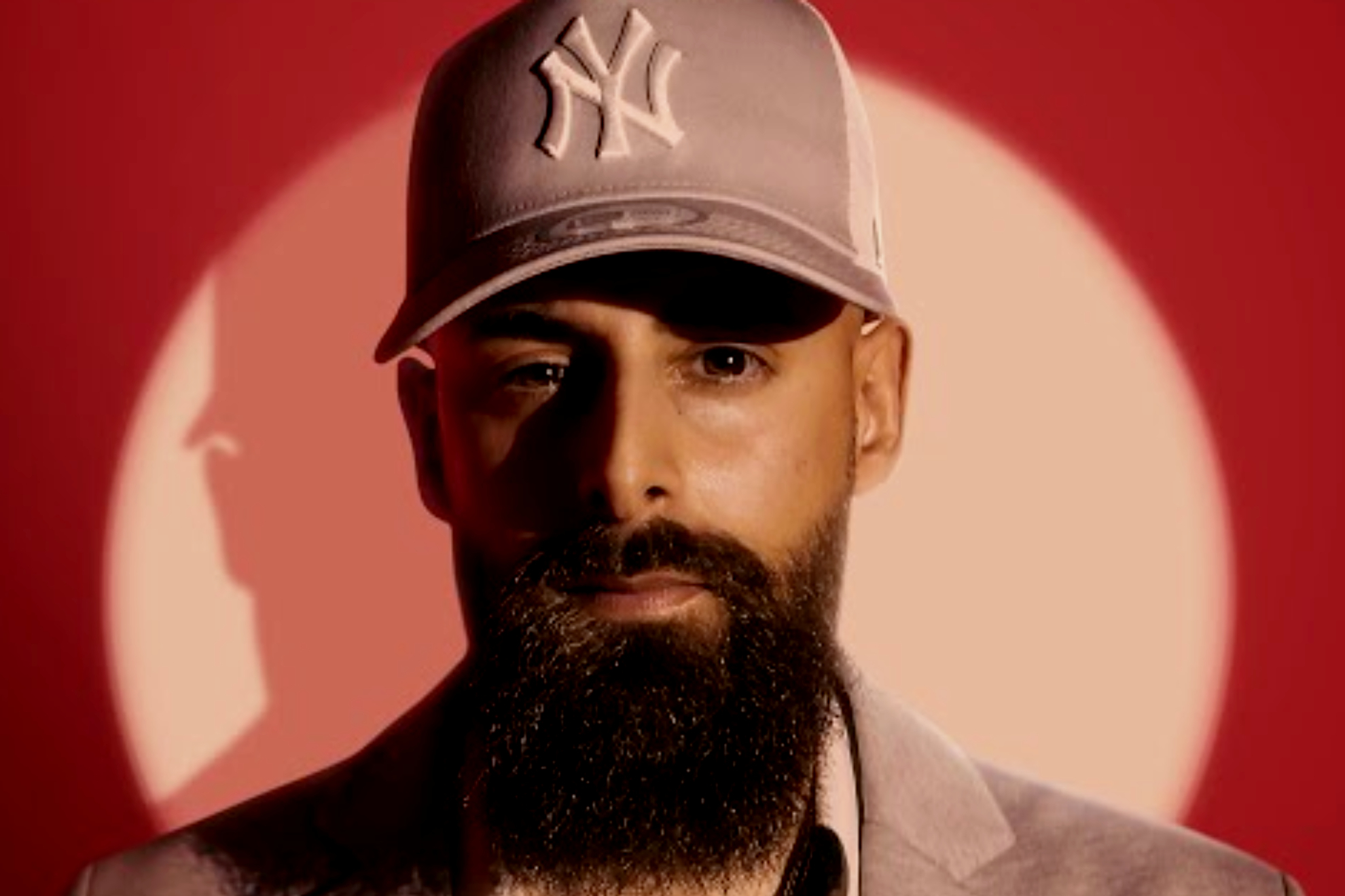 Josué Rarujo inicia una nueva etapa con 'Ya no somos niños', un tema sobre la madurez emocional que ya arrasa en YouTube