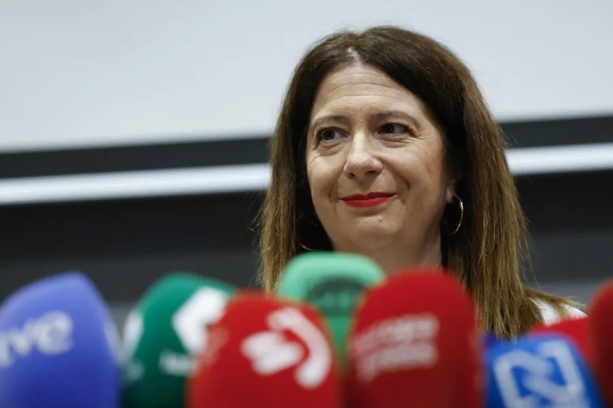 El juez del 'caso Leire Díez' deja el asunto en manos de la Audiencia Nacional al considerar que podrían haber involucradas "personas de mayor jerarquía"