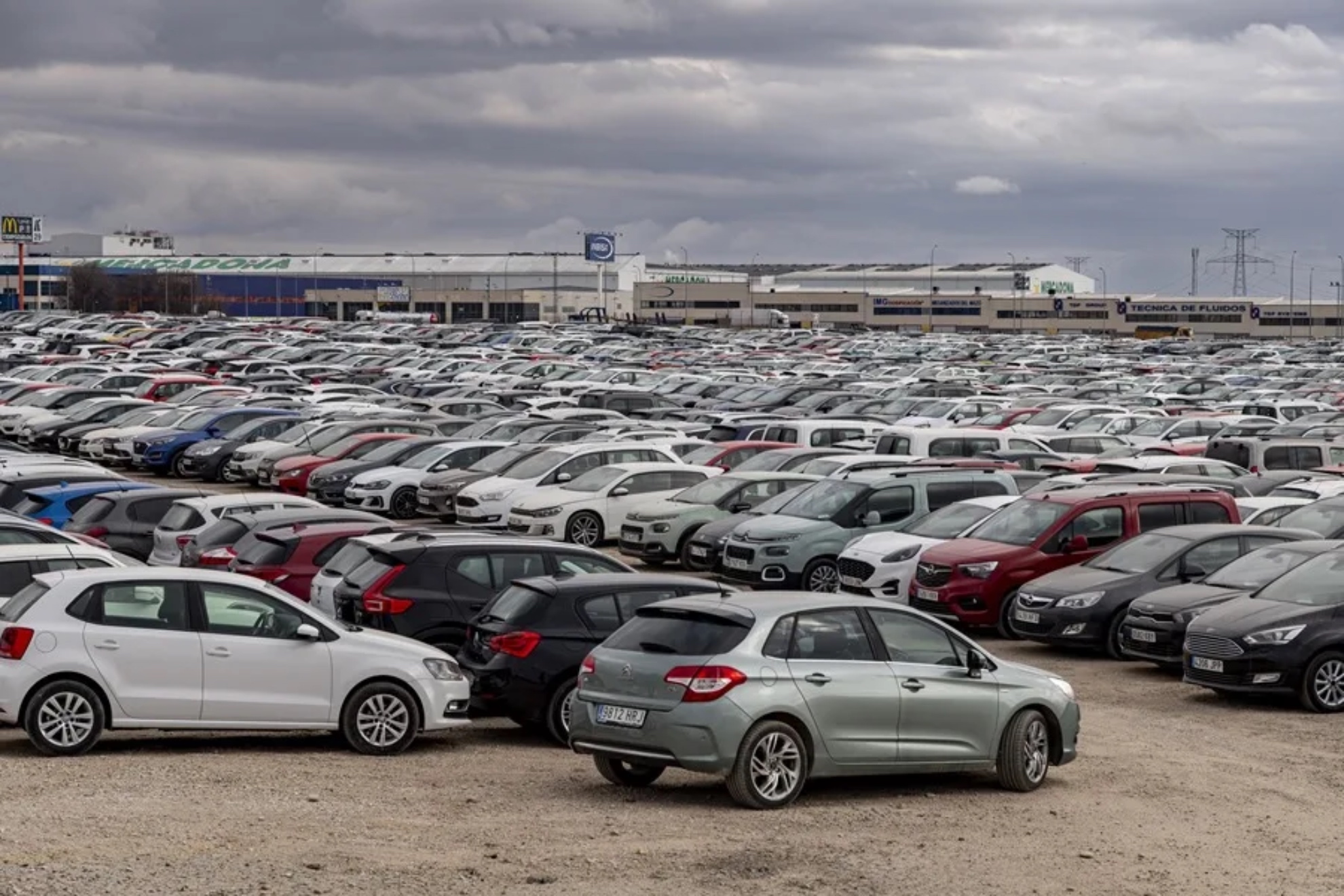 Julián Cruz, experto en automoción, enumera los mejores coches con un presupuesto de 3.000 euros: "De los 90 o 2000"