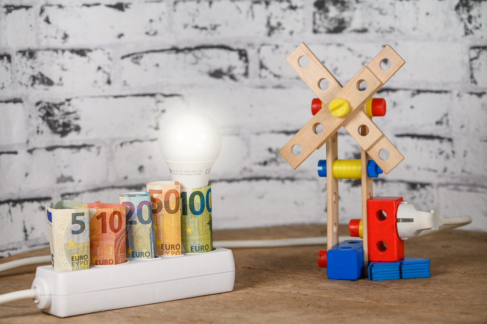 Precio de la luz por horas mañana, viernes 29 de mayo: cuándo es más barata y más cara