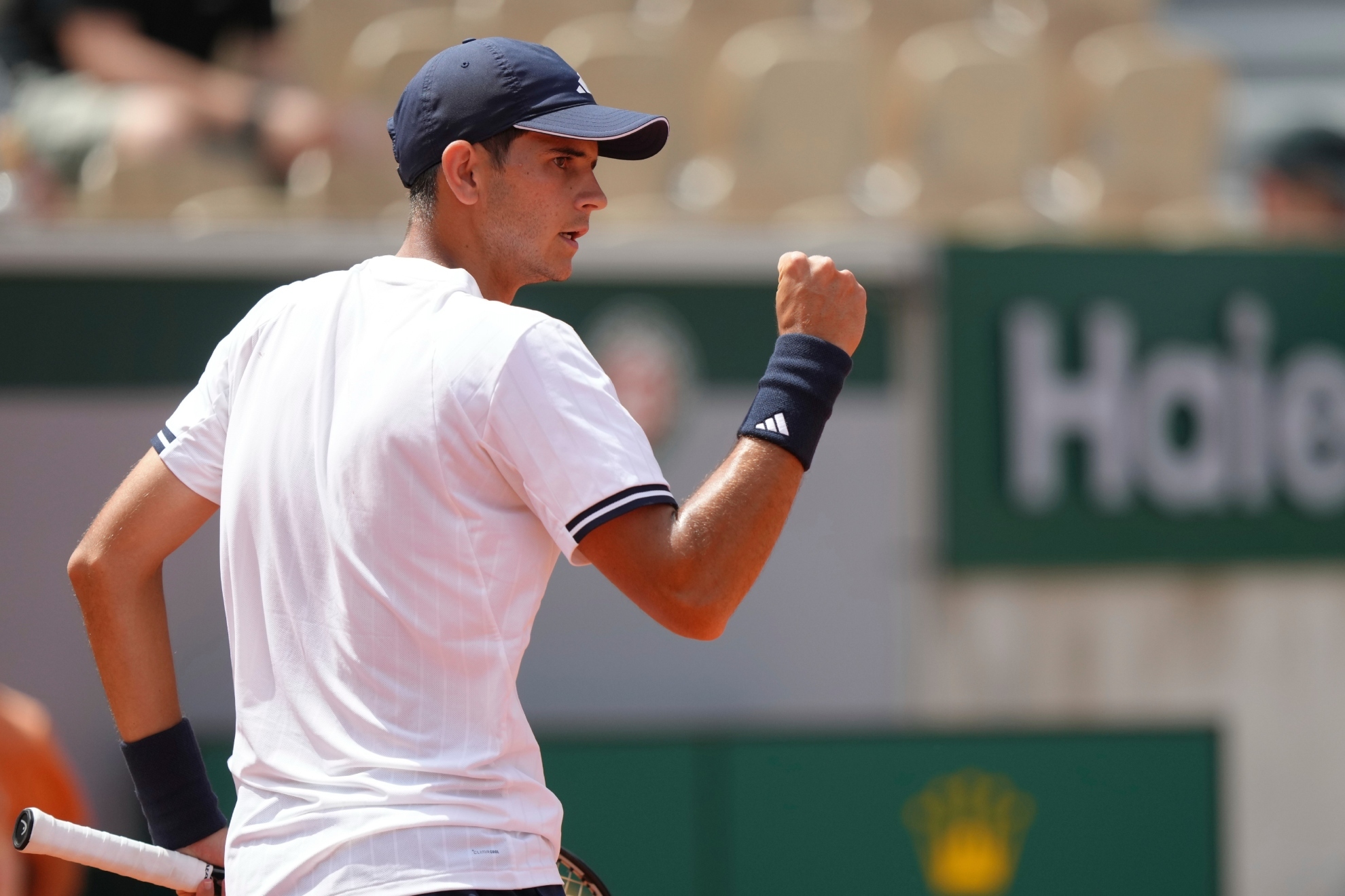 Rafa Jódar pasa a octavos en cinco sets y asegura la presencia de un español en los cuartos de final
