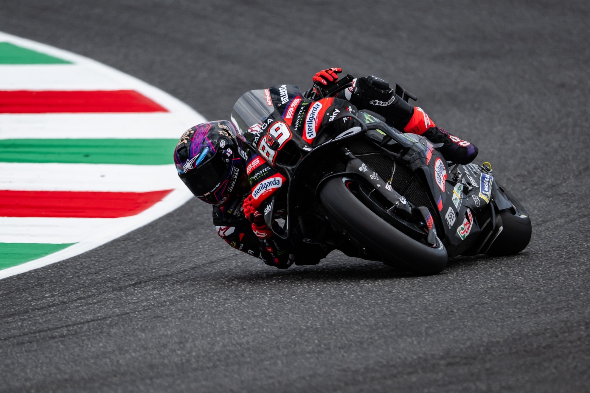 Aprilia amplía sus 'reglas negras'