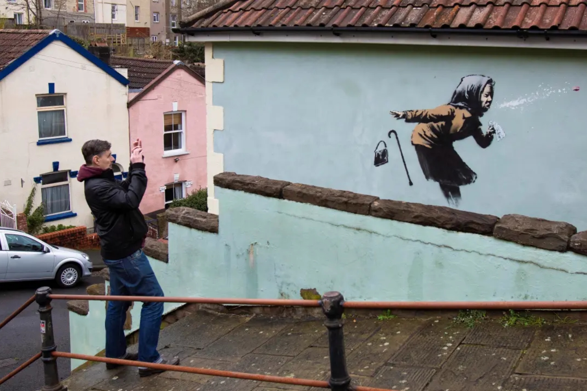 Una pintada de Banksy en la fachada de una vivienda de Bristol multiplica de inmediato su valor: “Es como que te toque la lotería”