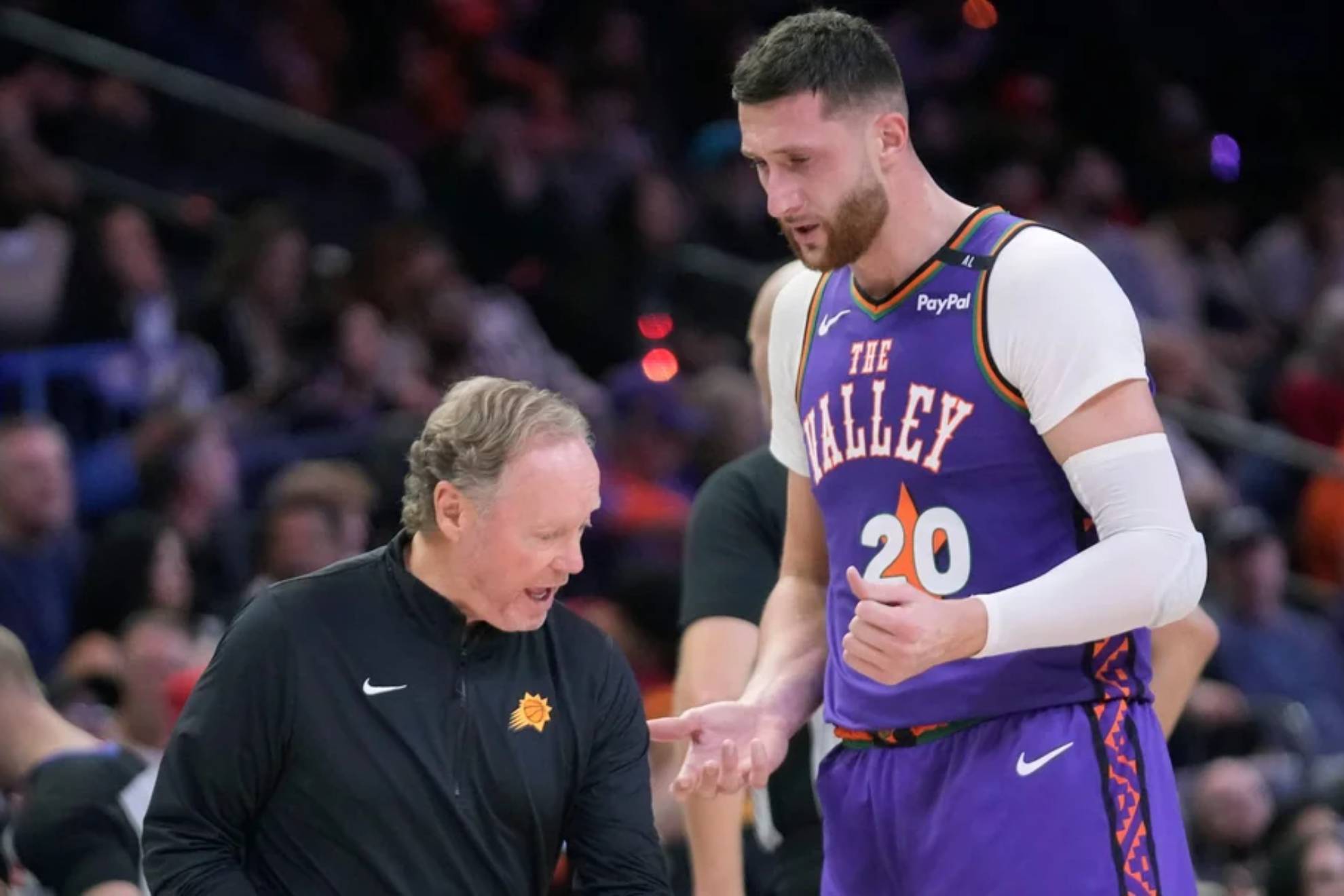 Durísimo ataque de un NBA contra su exentrenador: "Tiene un problema con el alcohol"