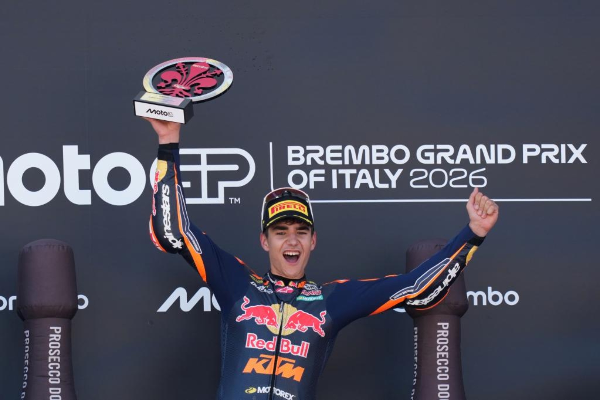 Uriarte, como su referente Marc Márquez: "Tengo mucho que aprender de él"