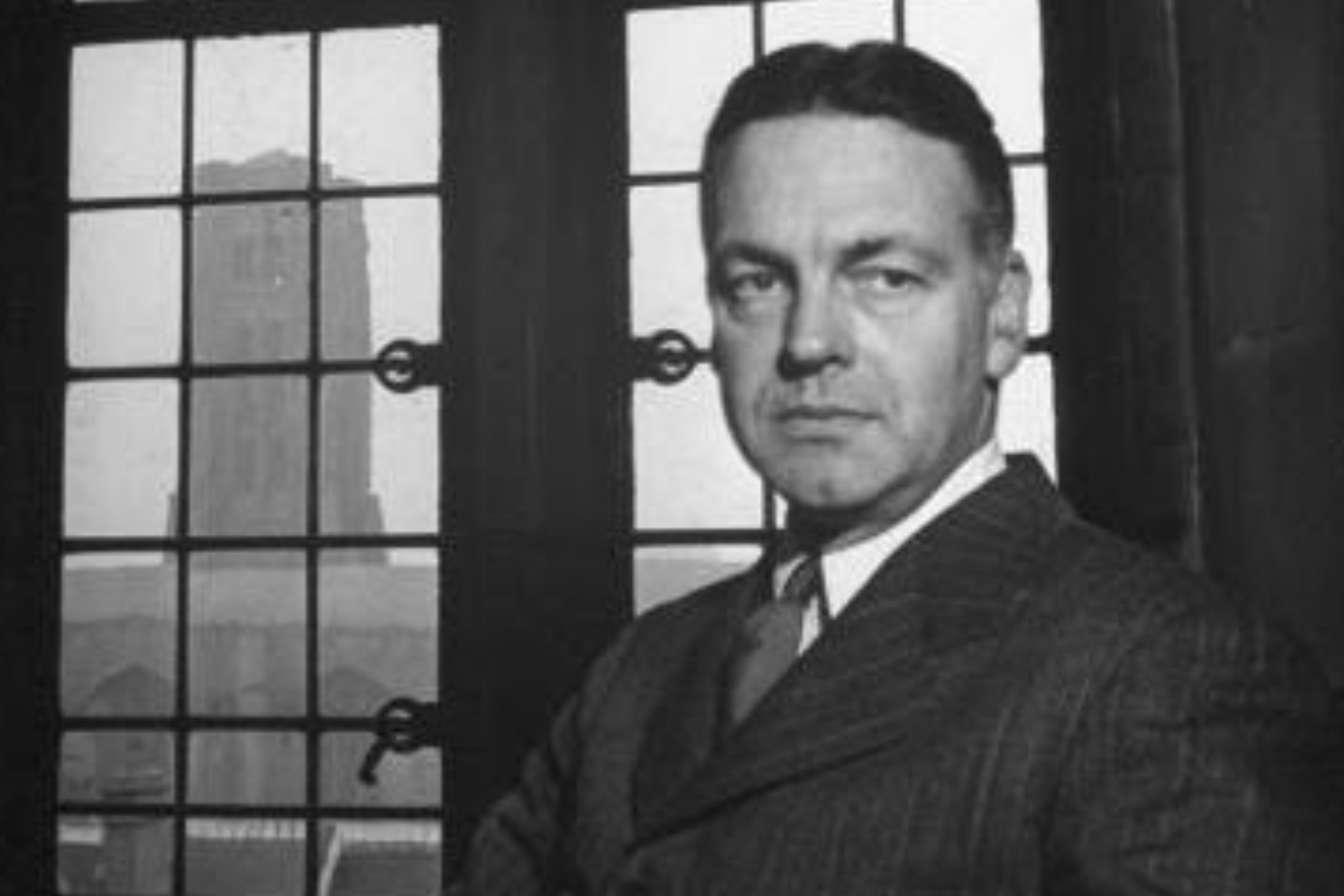 Robert M. Hutchins, filósofo: "El objetivo de la educación es preparar a los jóvenes para que se eduquen a sí mismos el resto de sus vidas”