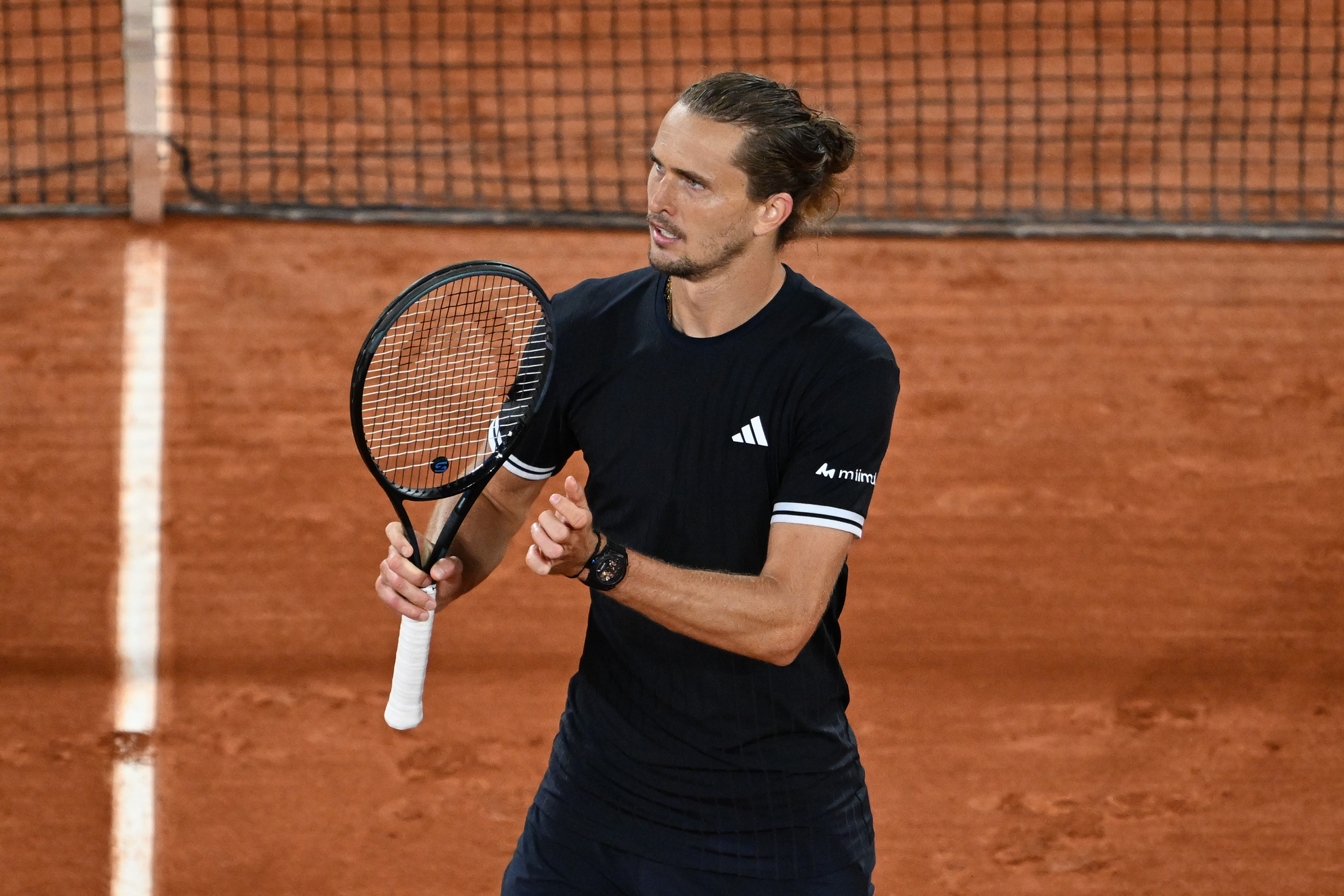 Germany's Alexander  lt;HIT gt;Zverev lt;/HIT gt; reacts after winning during the quarterfinal tennis match against Spain's Rafael Jodar at the French Open in Paris, Tuesday, June 2, 2026. (AP Photo/Emma Da Silva)