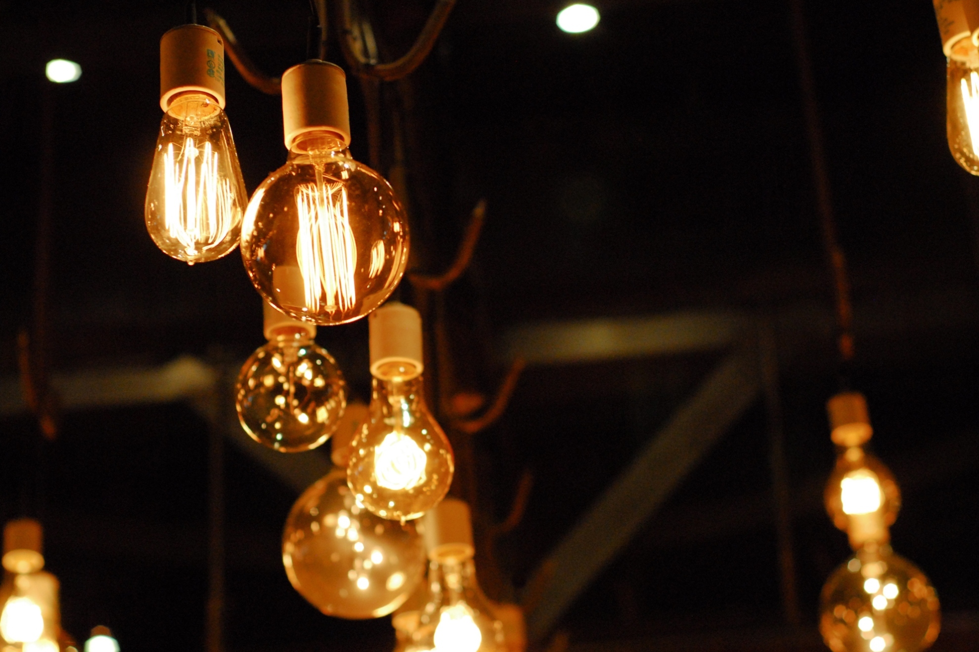 Precio de la luz por horas mañana, viernes 5 de junio: cuándo es más barata y más cara