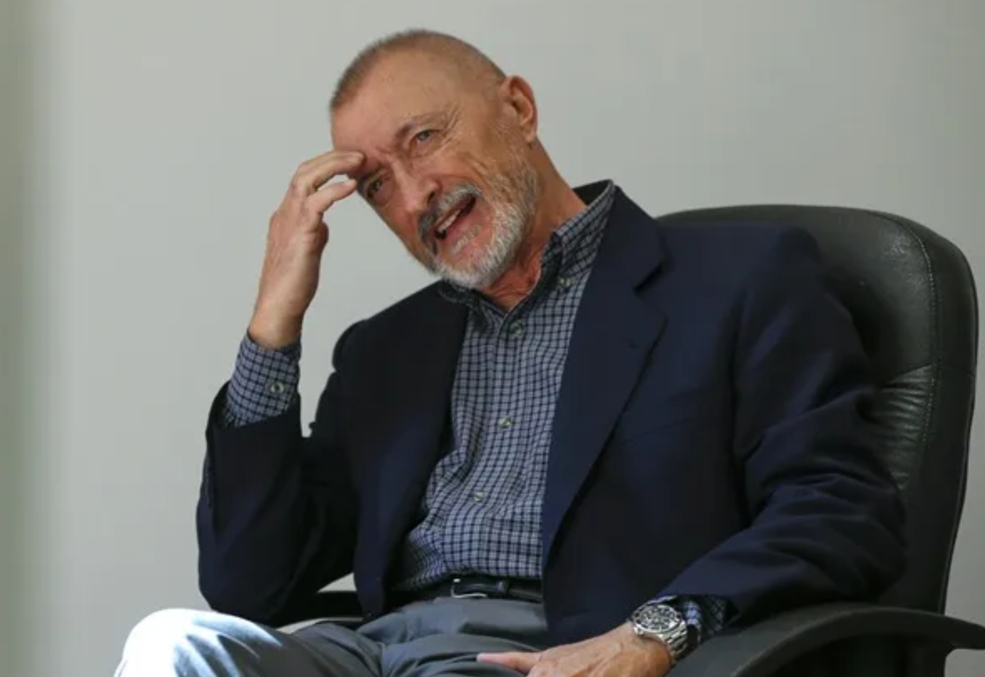 Arturo Pérez-Reverte desvela cómo eran sus “fotografías de guerra” como enviado especial