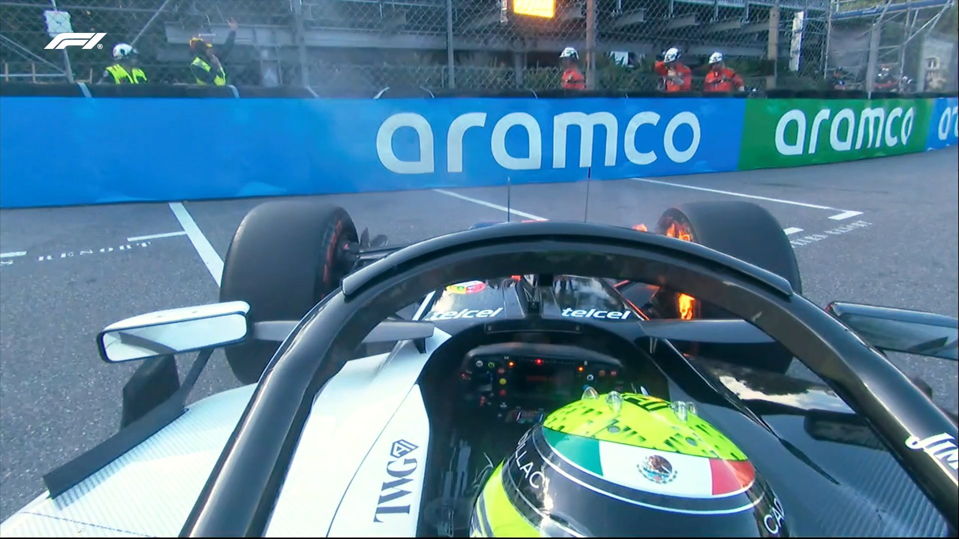 Checo Pérez acaba en llamas su mejor día con Cadillac