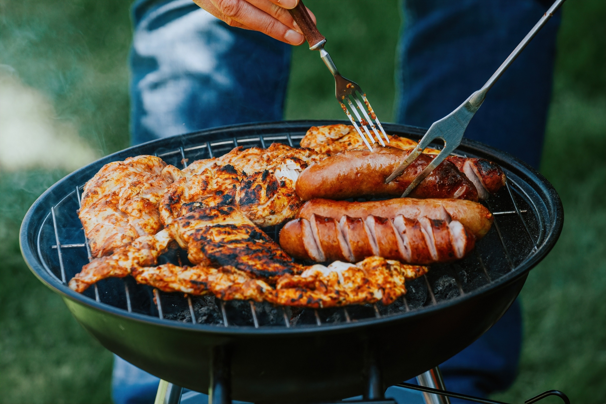 La Ley de Propiedad Horizontal lo aclara: puedes hacer una barbacoa en tu terraza, pero los vecinos pueden pedir su cese