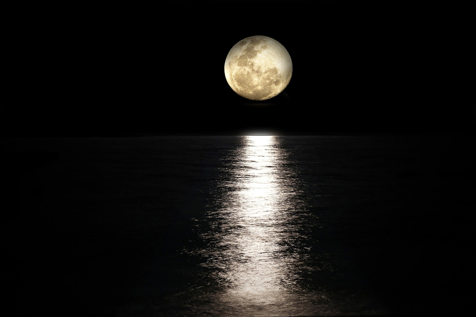 Los expertos se quedan sorprendidos: la Luna podría haber estado acumulando restos de tecnología alienígena