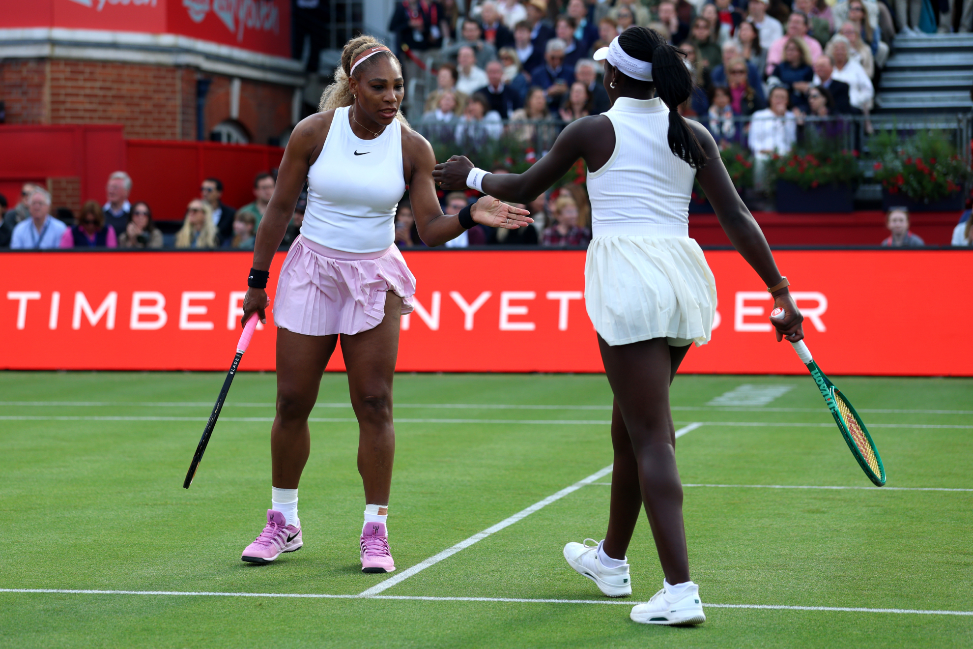 Serena Williams regresa con victoria... cuatro años después