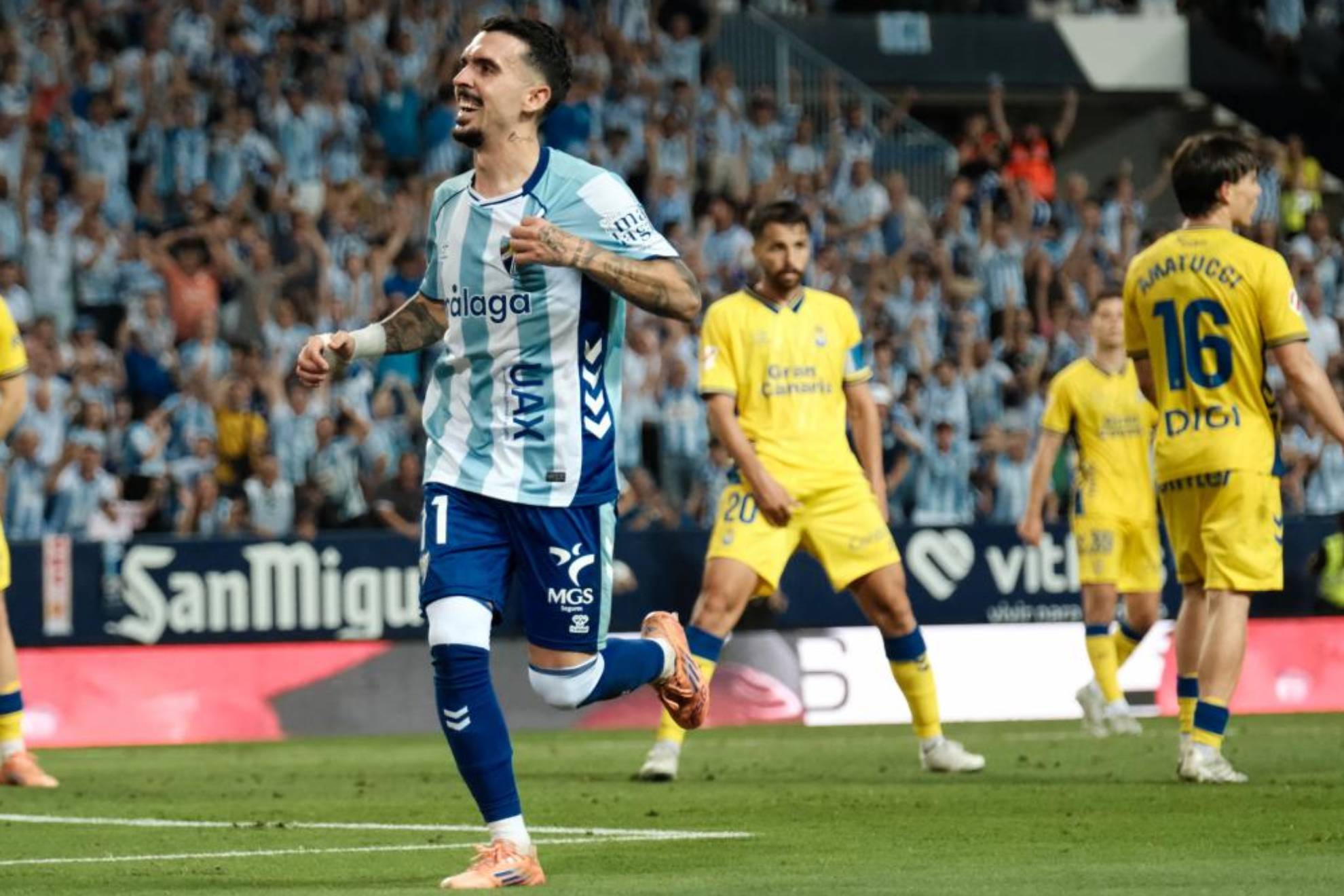 ضربة موجعة لمدافع أزرق وبيض بتأكد غياب خواكين مونيوز للإصابة
