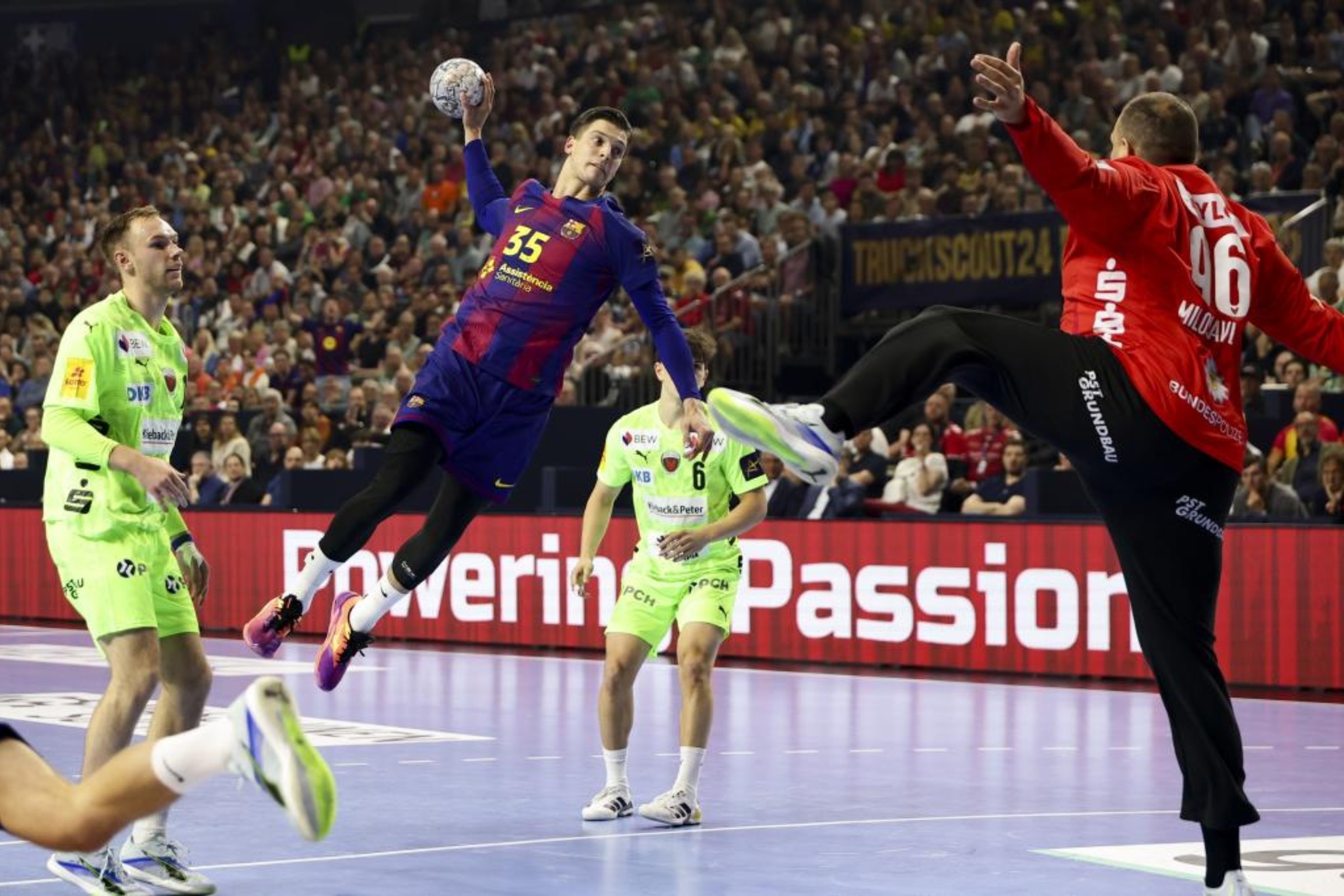 Nielsen y Makuc se van de Barcelona por la puerta grande