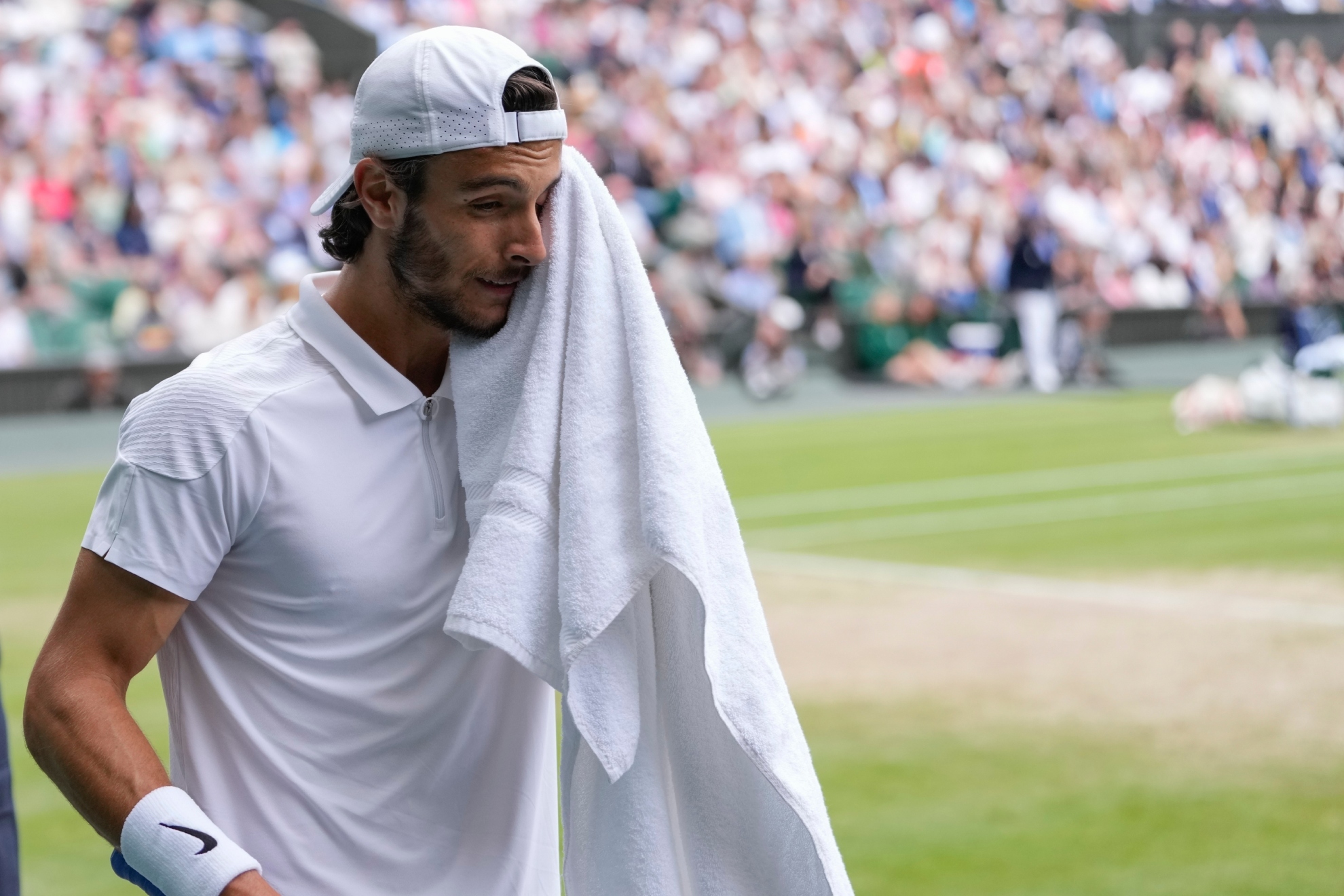 Lorenzo Musetti también se cae de Wimbledon y se pierde toda la gira sobre hierba