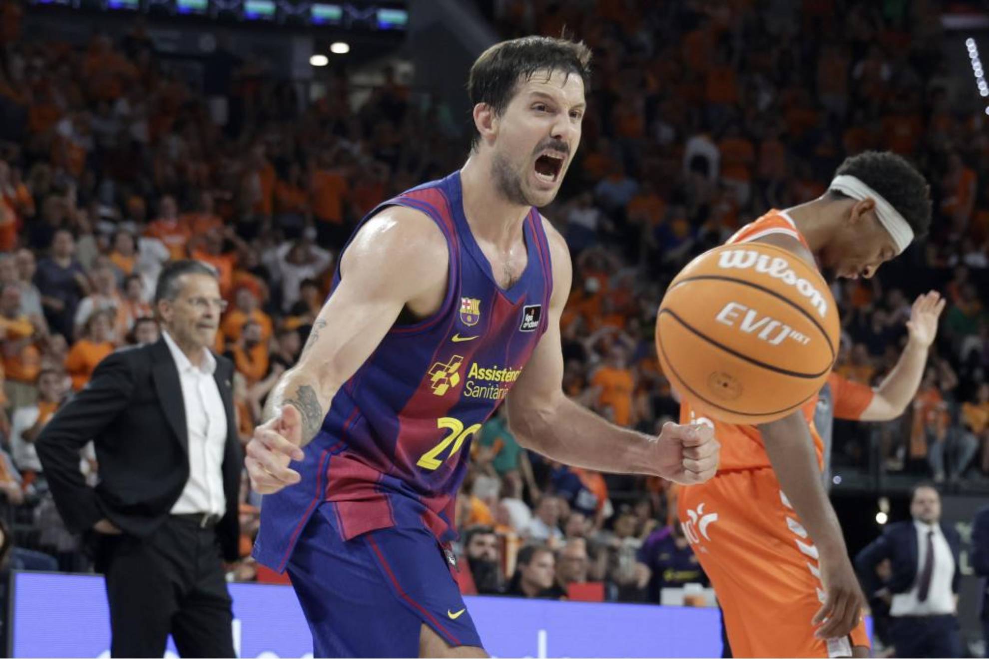 El Barça asalta el Roig Arena y presenta su candidatura al título