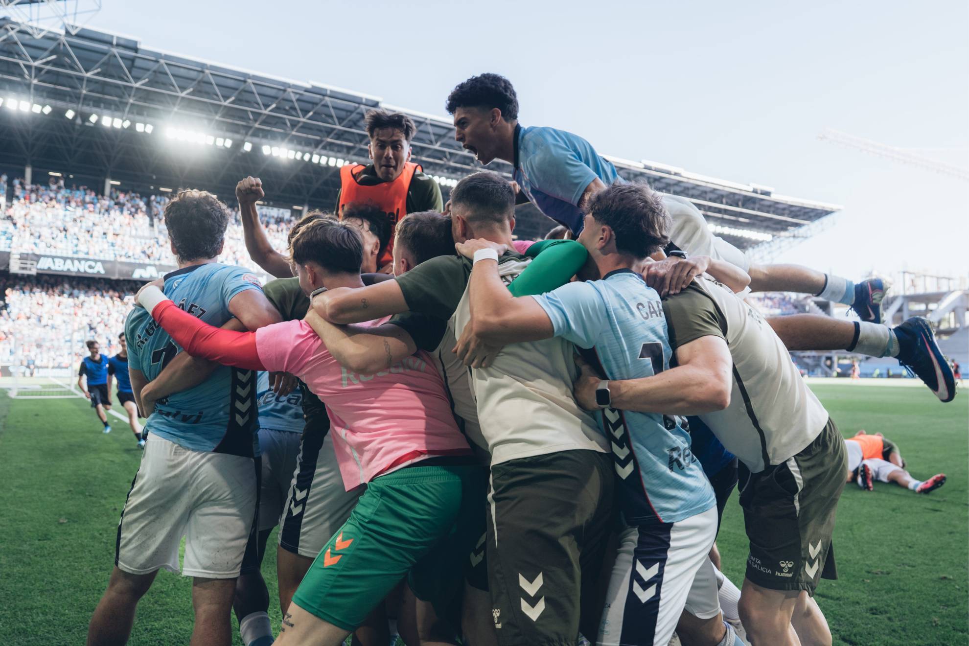 El Celta Fortuna golea en Balaídos y asciende a Segunda división