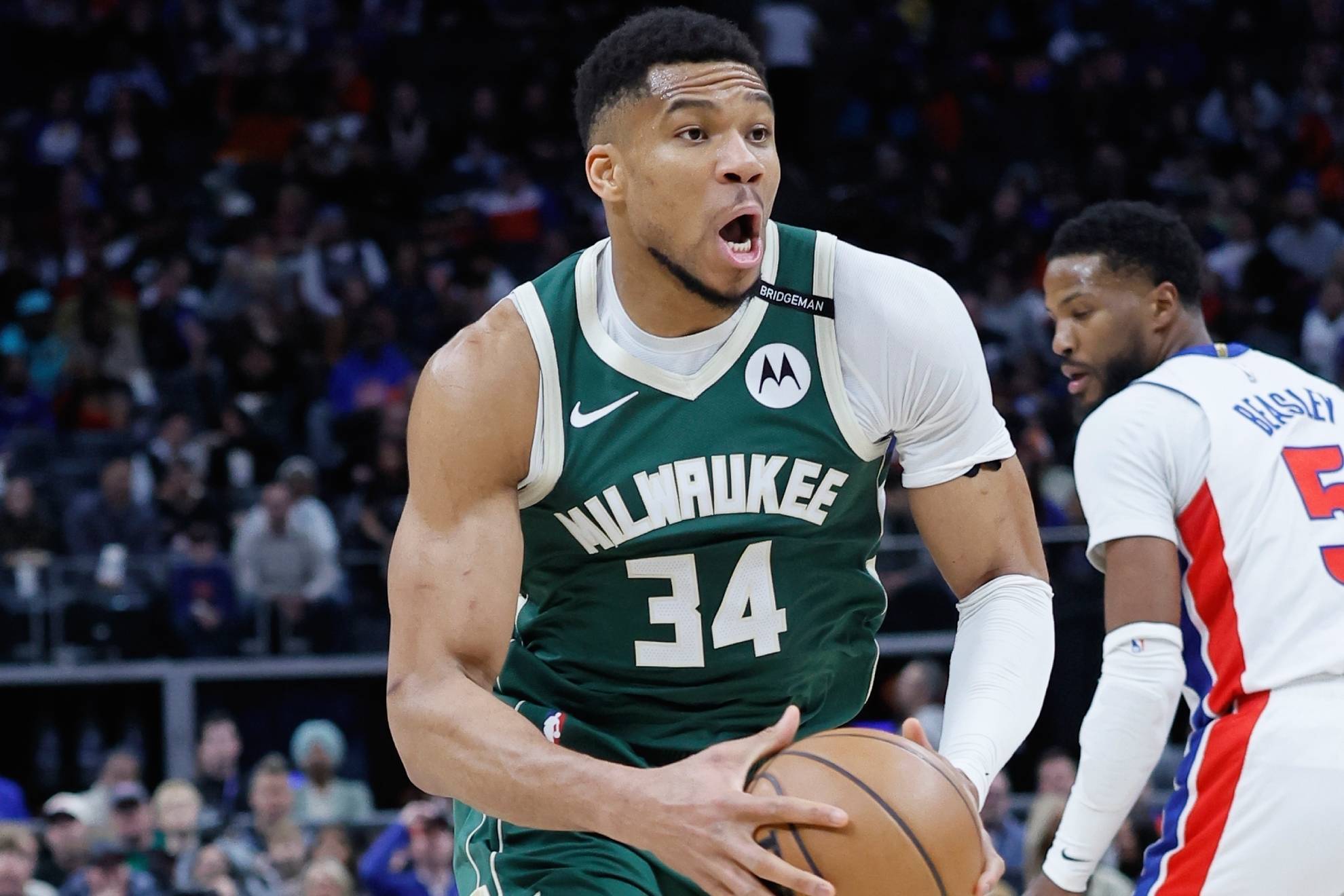 Los Bucks traspasan a Antetokounmpo a los Heat en una megaoperación de la que se libra Hugo González