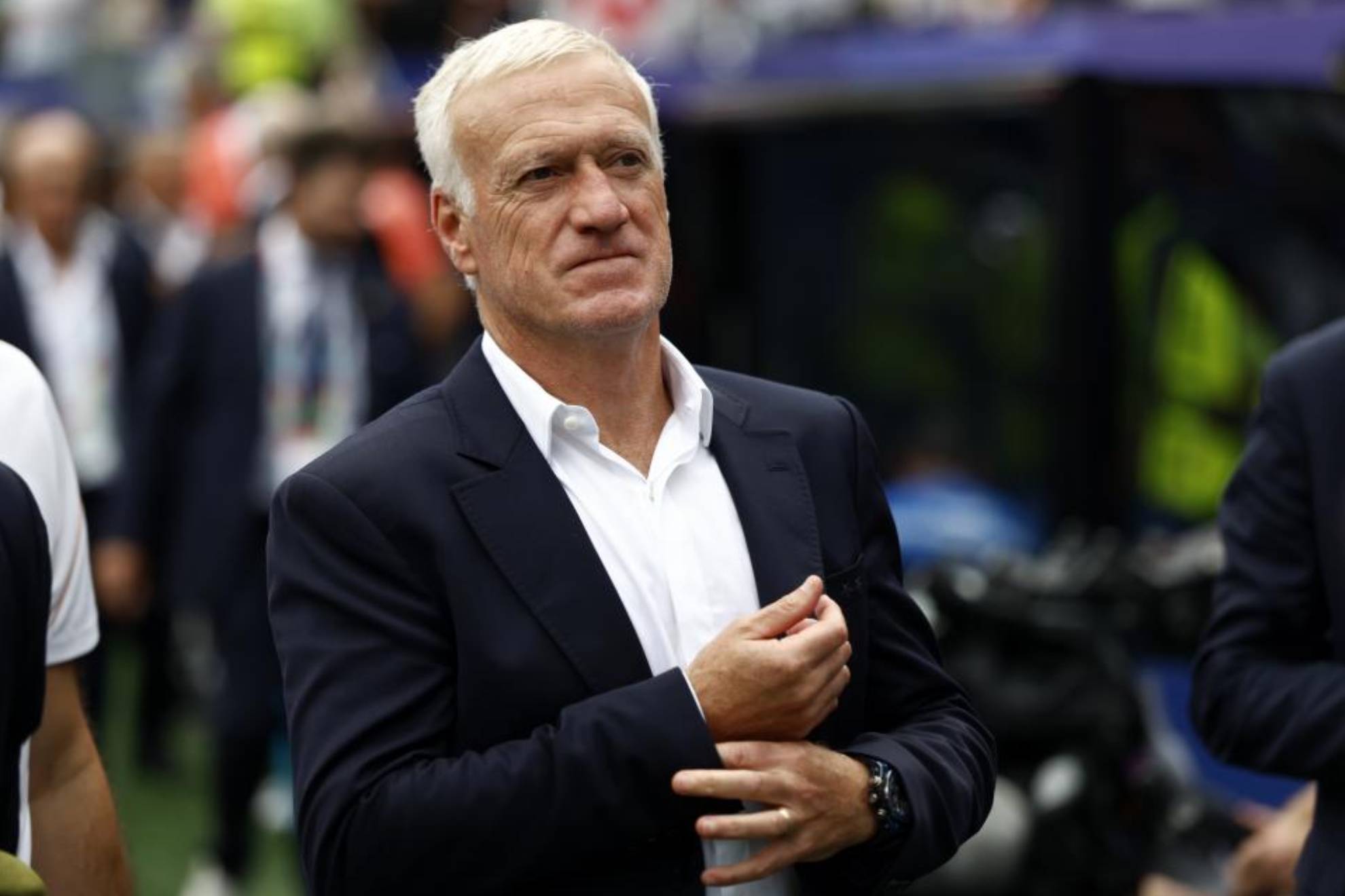 Golpe en Francia: Deschamps no estará en el partido ante Noruega por la muerte de su madre