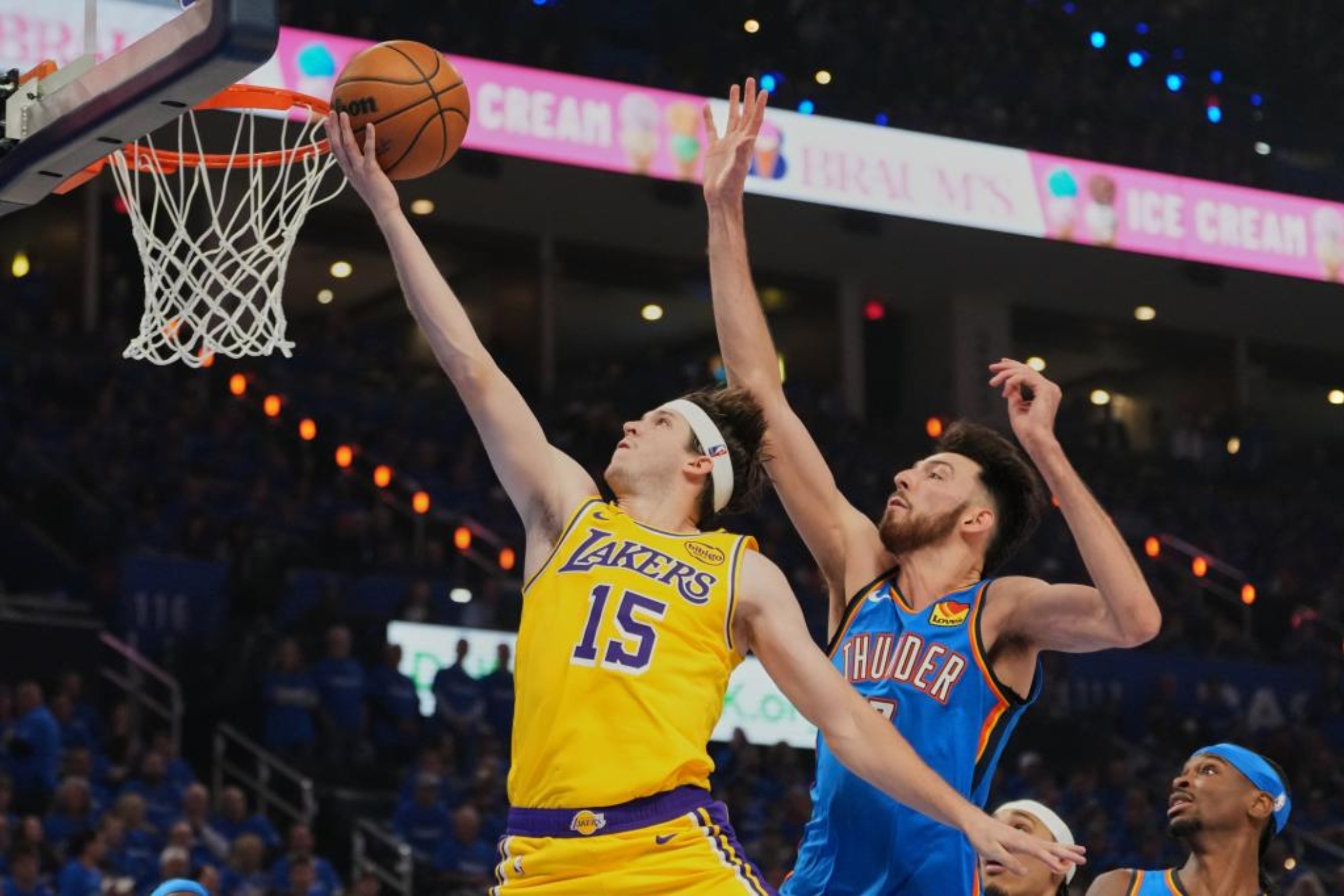 Los Lakers cubren de oro a Reaves para que siga de escudero de Doncic