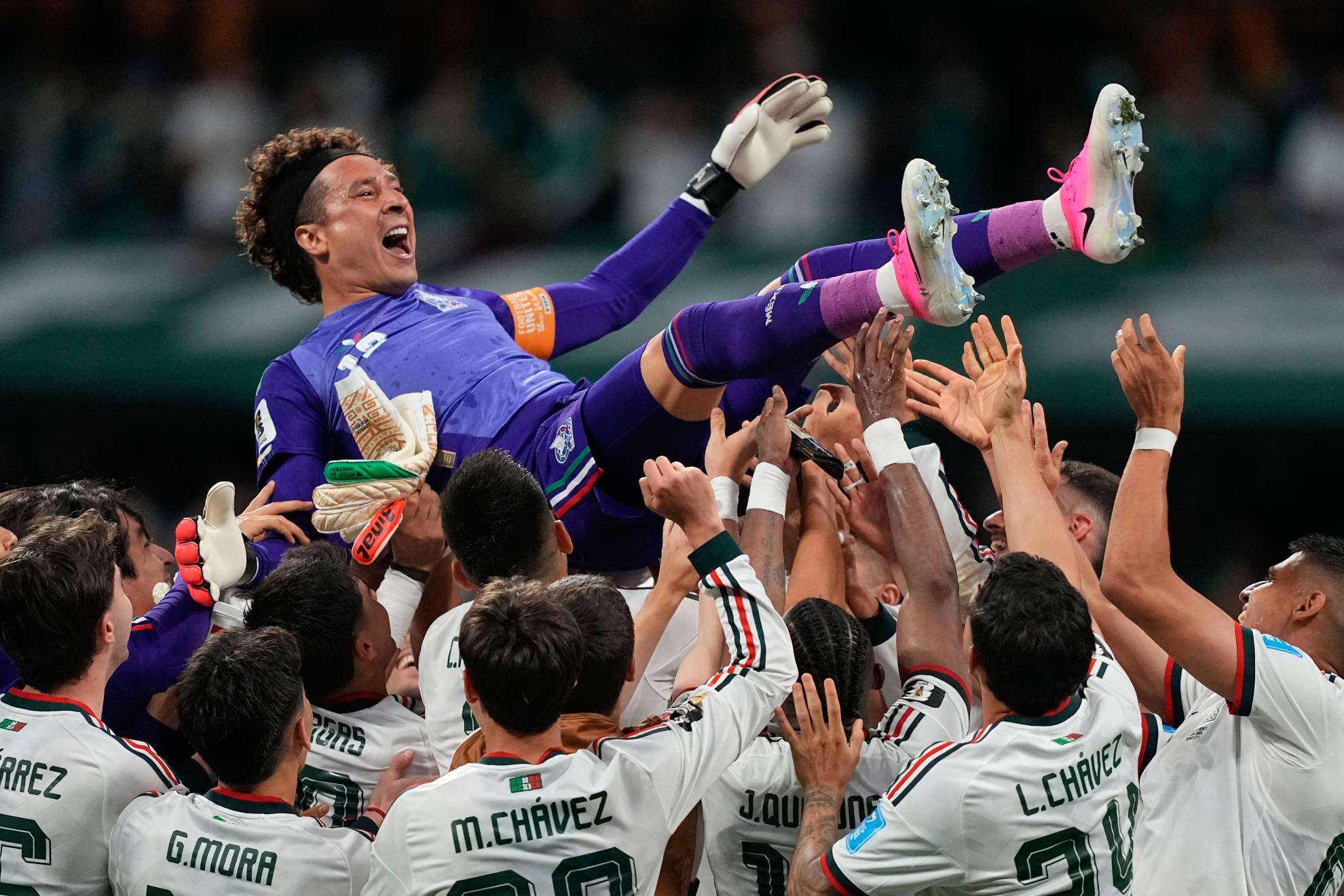 El 'Memo' Ochoa se une al club de Cristiano y Messi