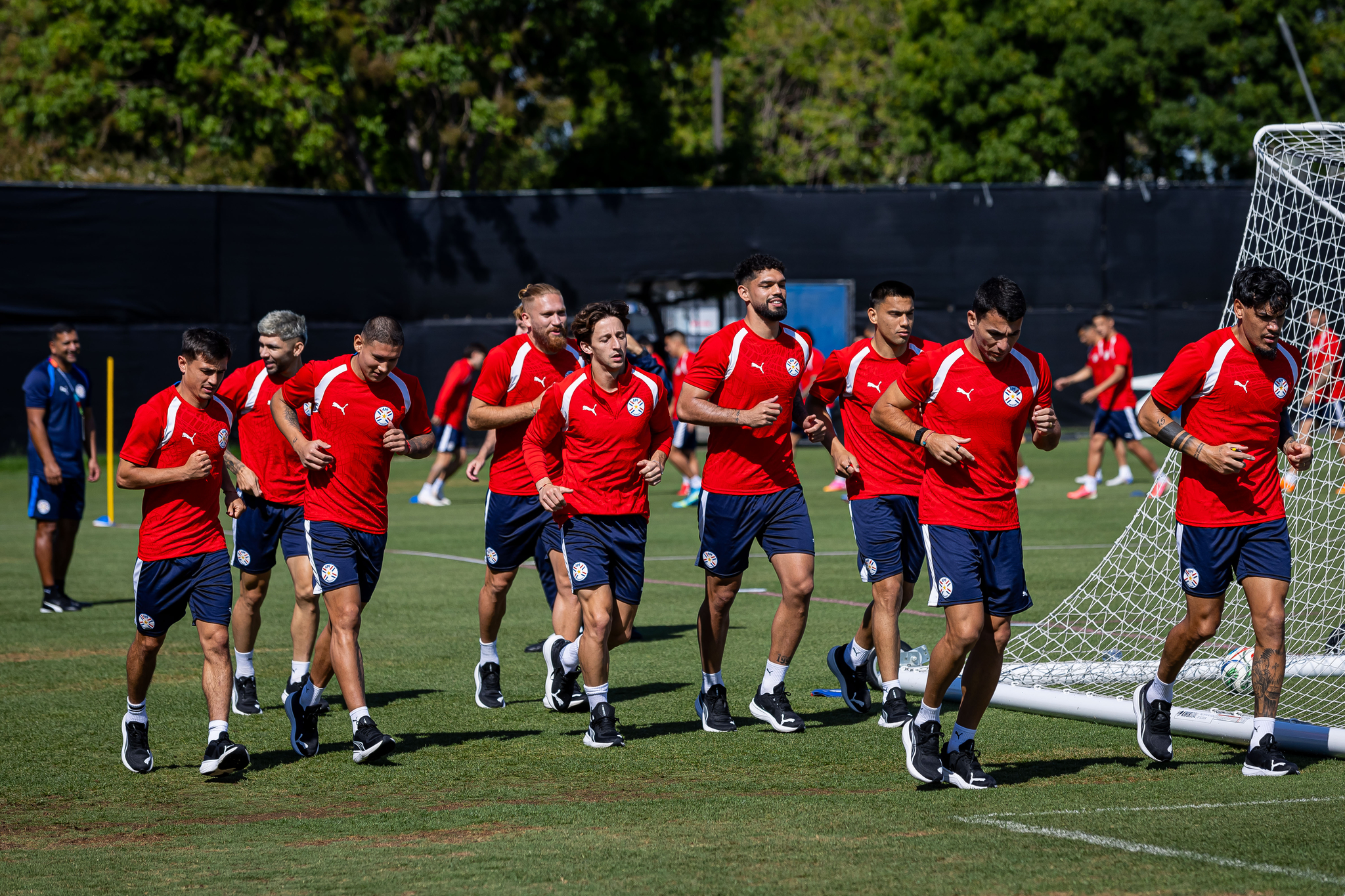 GR7287. SAN JOSÉ (ESTADOS UNIDOS), 21/06/2026.- Jugadores de la selección de lt;HIT gt;Paraguay lt;/HIT gt; entrenan este domingo, en el Spartan Soccer Complex, en San José, California (Estados Unidos) EFE/ Miguel Gutiérrez