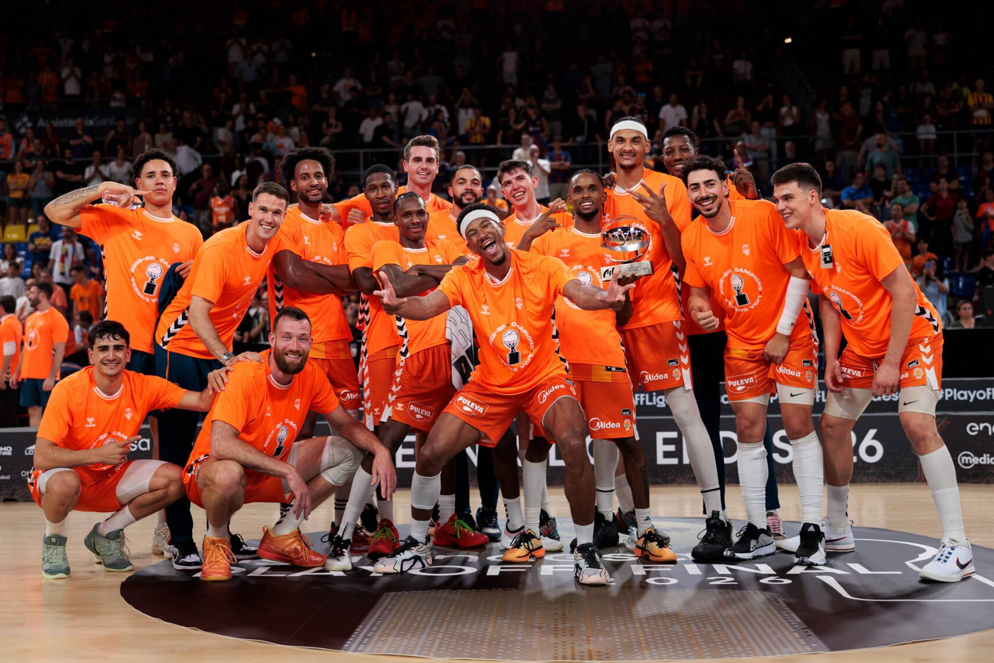 El Real Madrid va a por Pradilla: la gran desbandada del campeón Valencia Basket